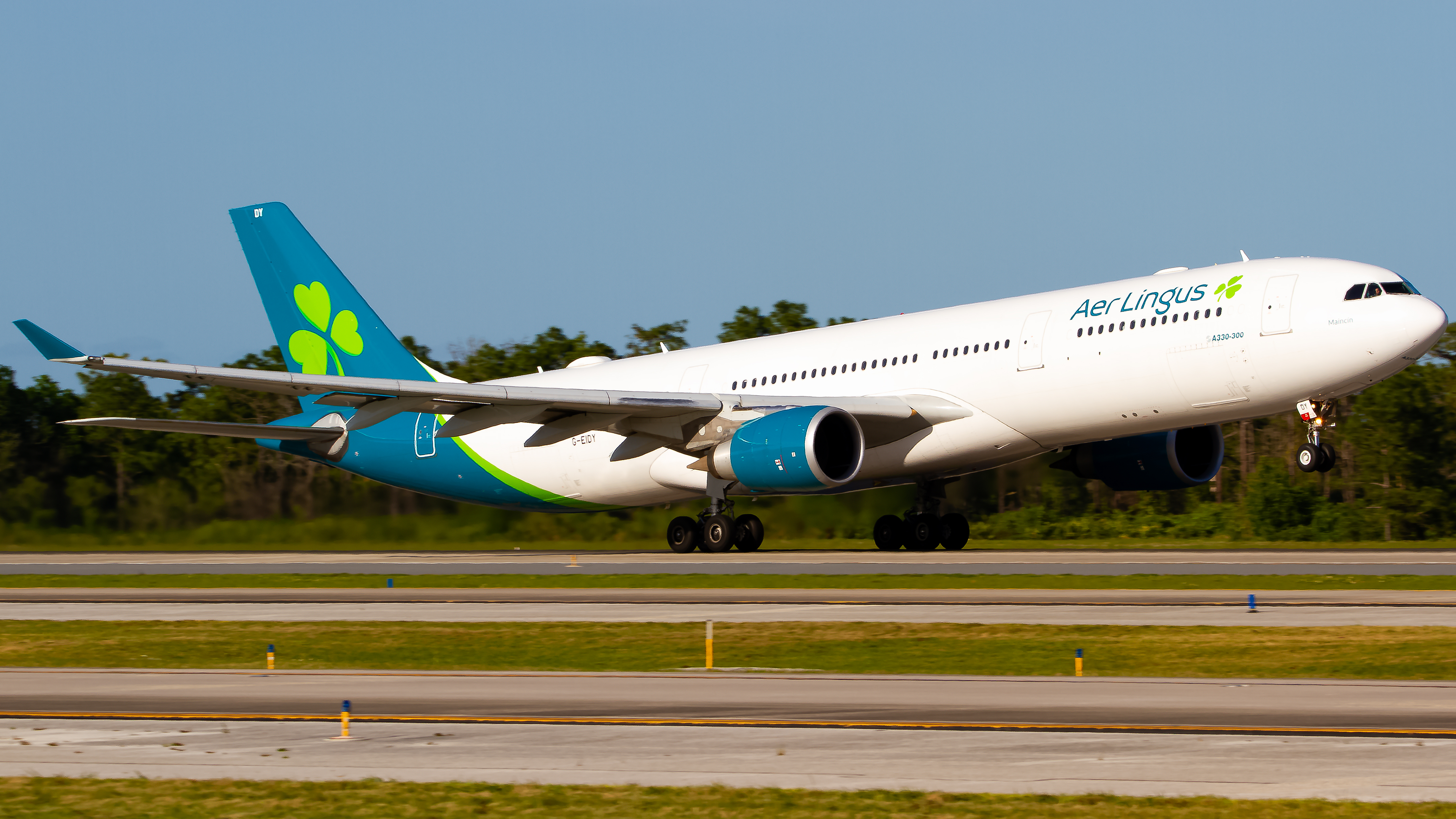 Full size: Aer Lingus Airbus A330-300 G-EIDY at Orlando International Airport