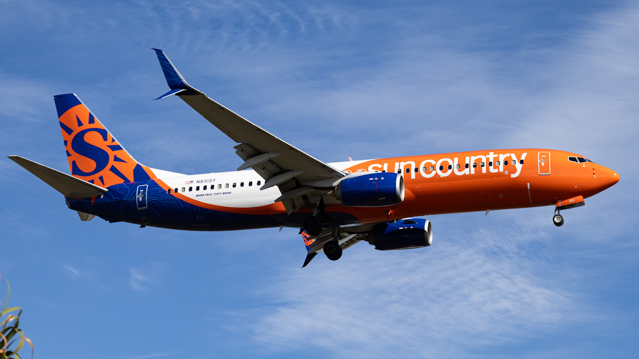 Full size: Sun Country Airlines Boeing 737-800 N851SY at Tampa International Airport