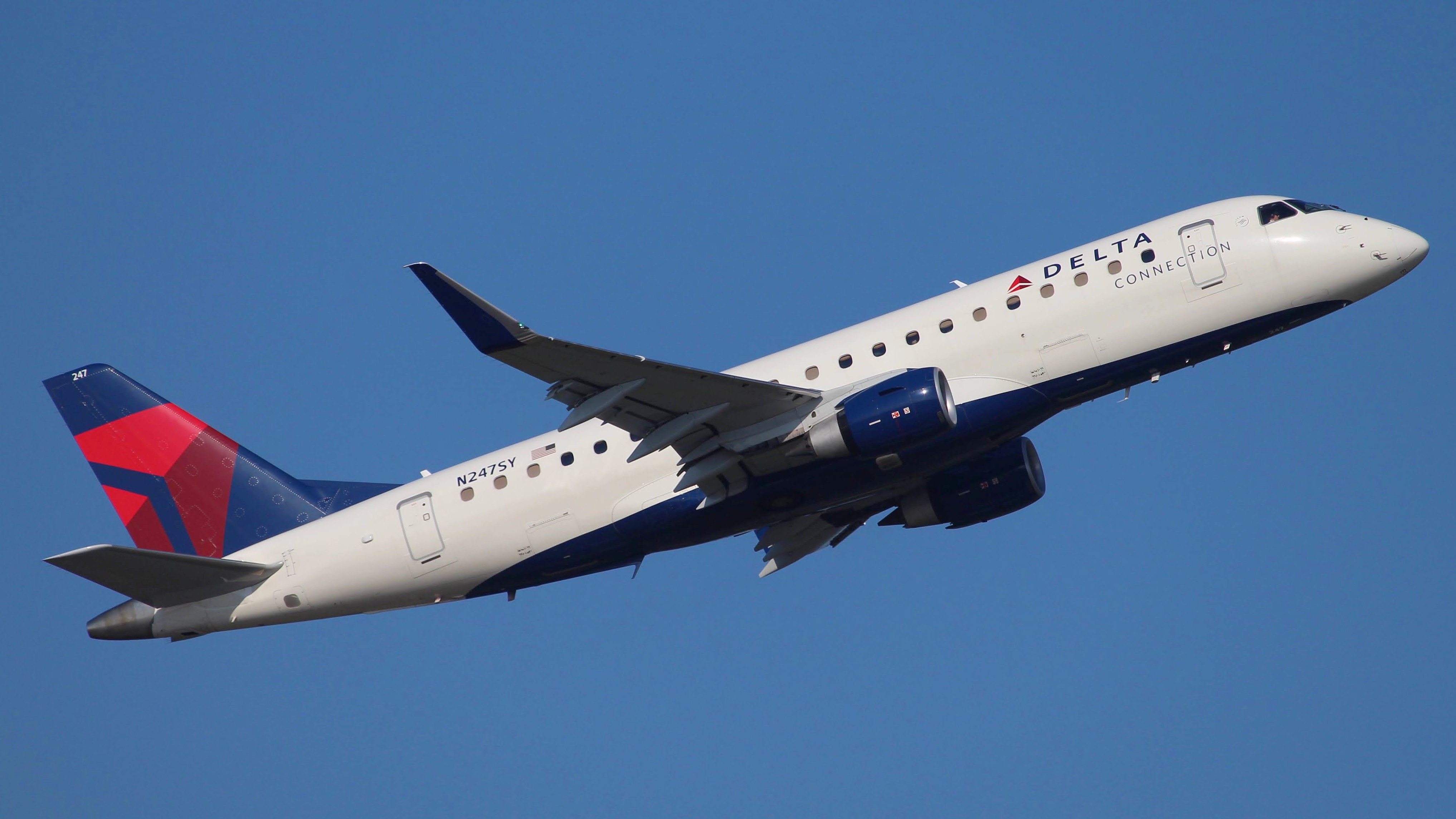 Full size: Delta Airlines Embraer E175 N247SY at Memphis International Airport