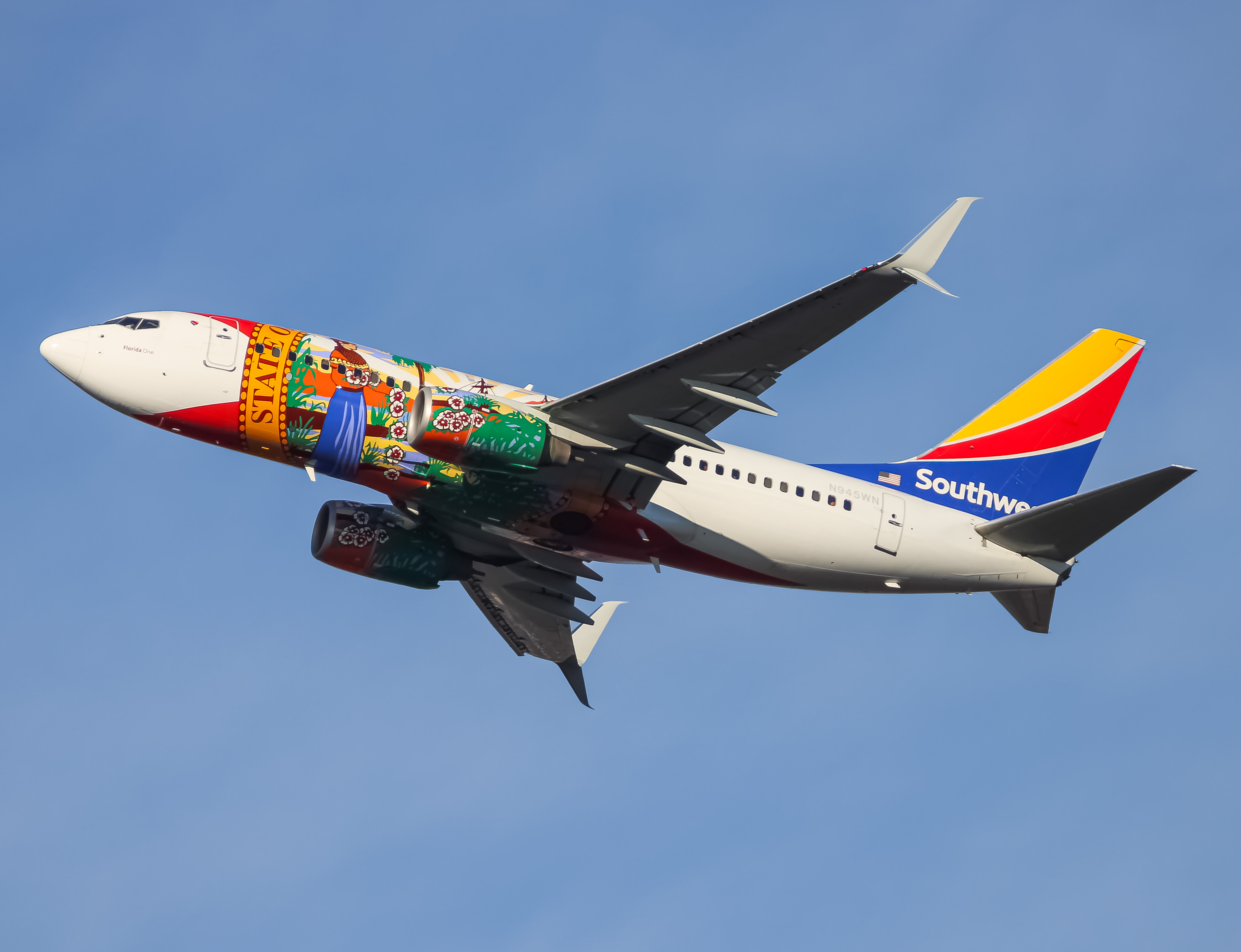 Full size: Southwest Airlines  Boeing 737-700 N945WN at Baltimore/Washington International Thurgood Marshall Airport