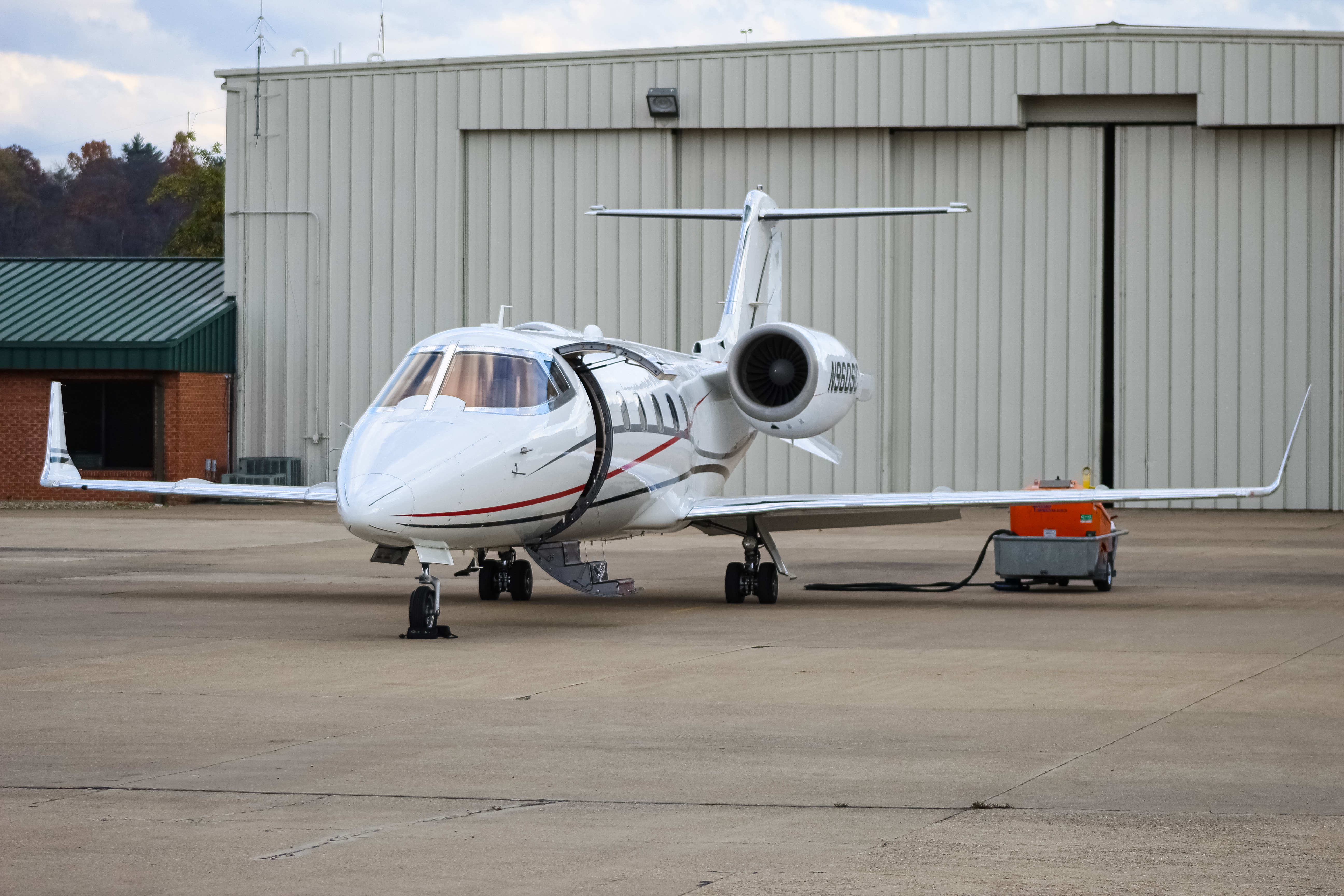 Full size: PRIVATE  Learjet 60 N960SC at Cincinnati Municipal Airport/Lunken Field