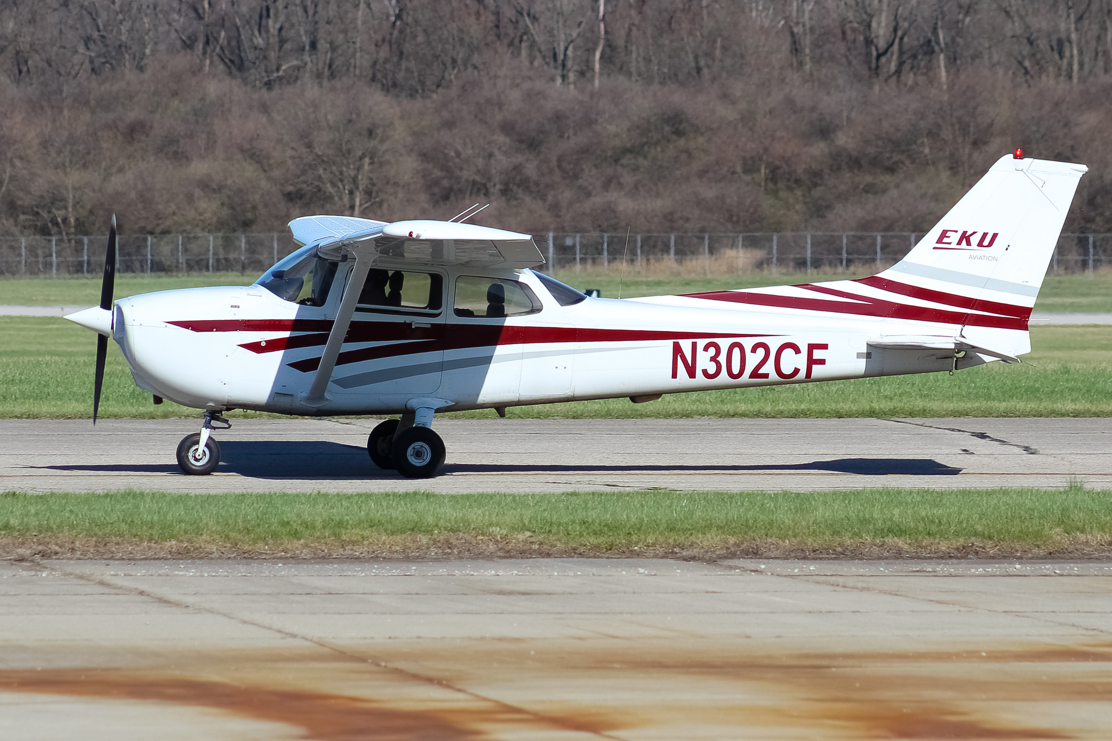 Full size: Eastern Kentucky University  Cessna 172 N302CF at Cincinnati Municipal Airport/Lunken Field