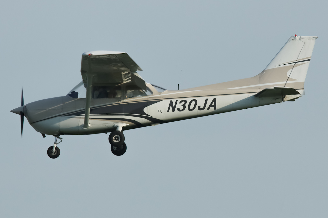 Full size: PRIVATE Cessna 172 N30JA at Lancaster Airport