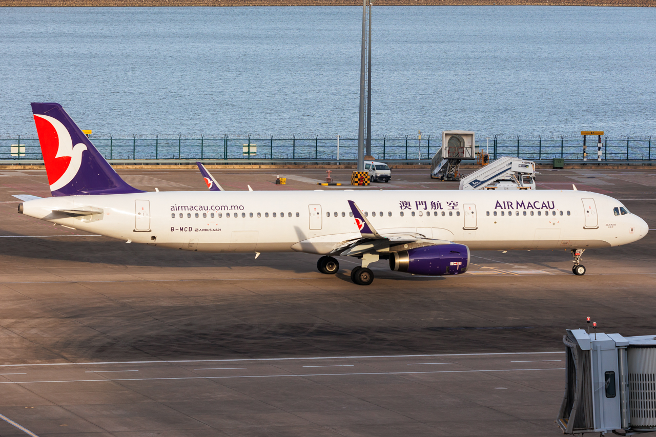 Full size: Air Macau Airbus A321-200 B-MCD at Macau International Airport