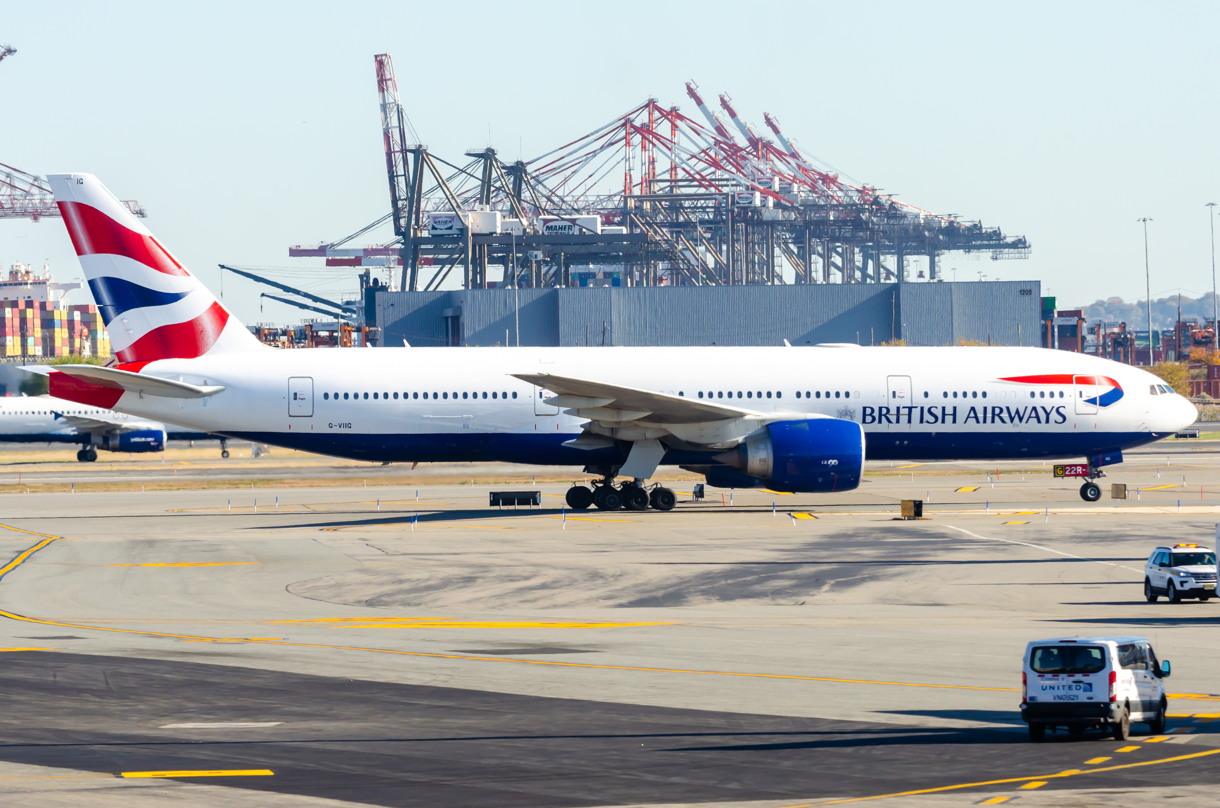 Full size: British Airways Boeing 777-200ER G-VIIG at Newark Liberty International Airport