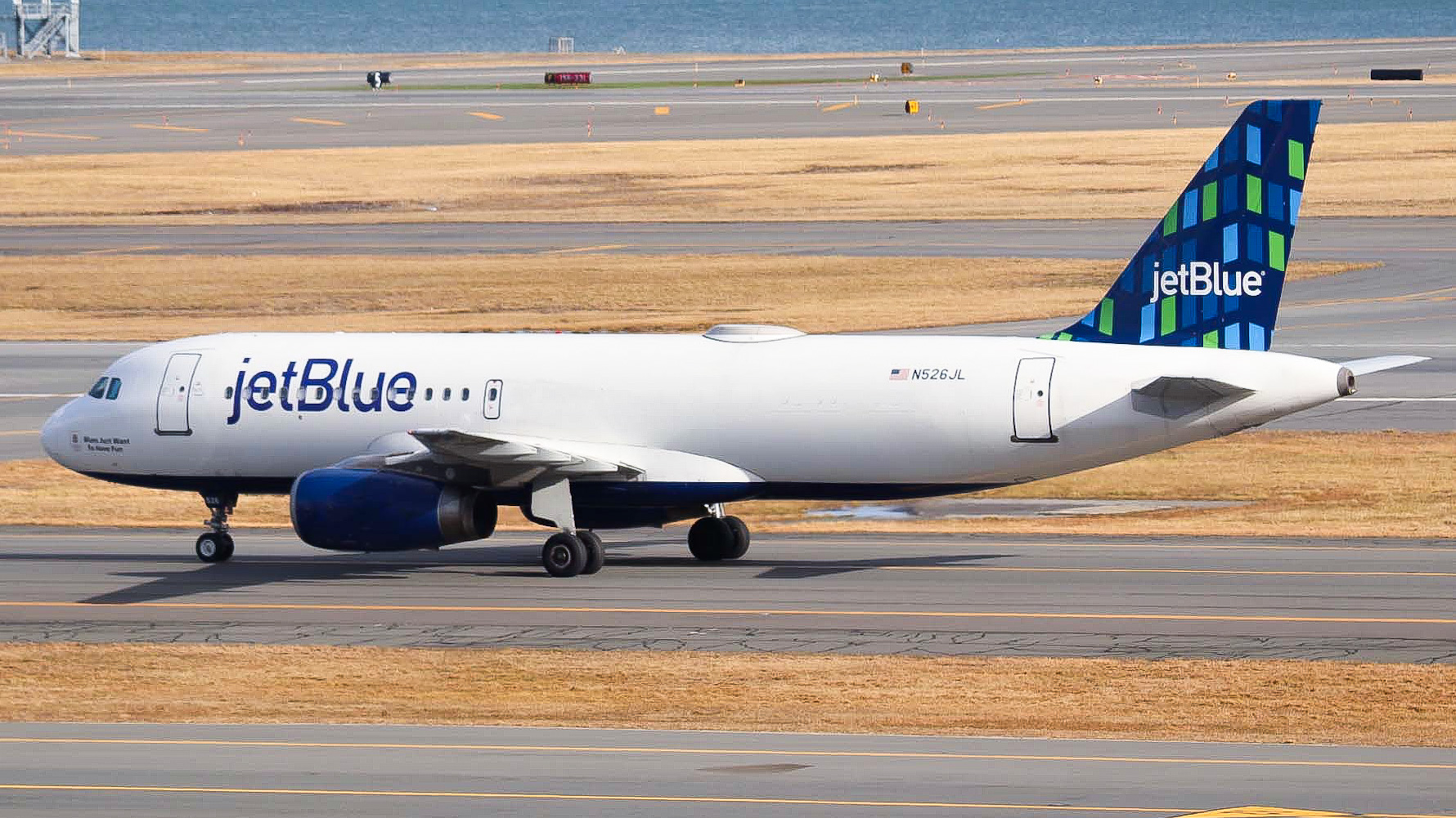 Full size: JetBlue Airways Airbus A320 N526JL  at General Edward Lawrence Logan International Airport