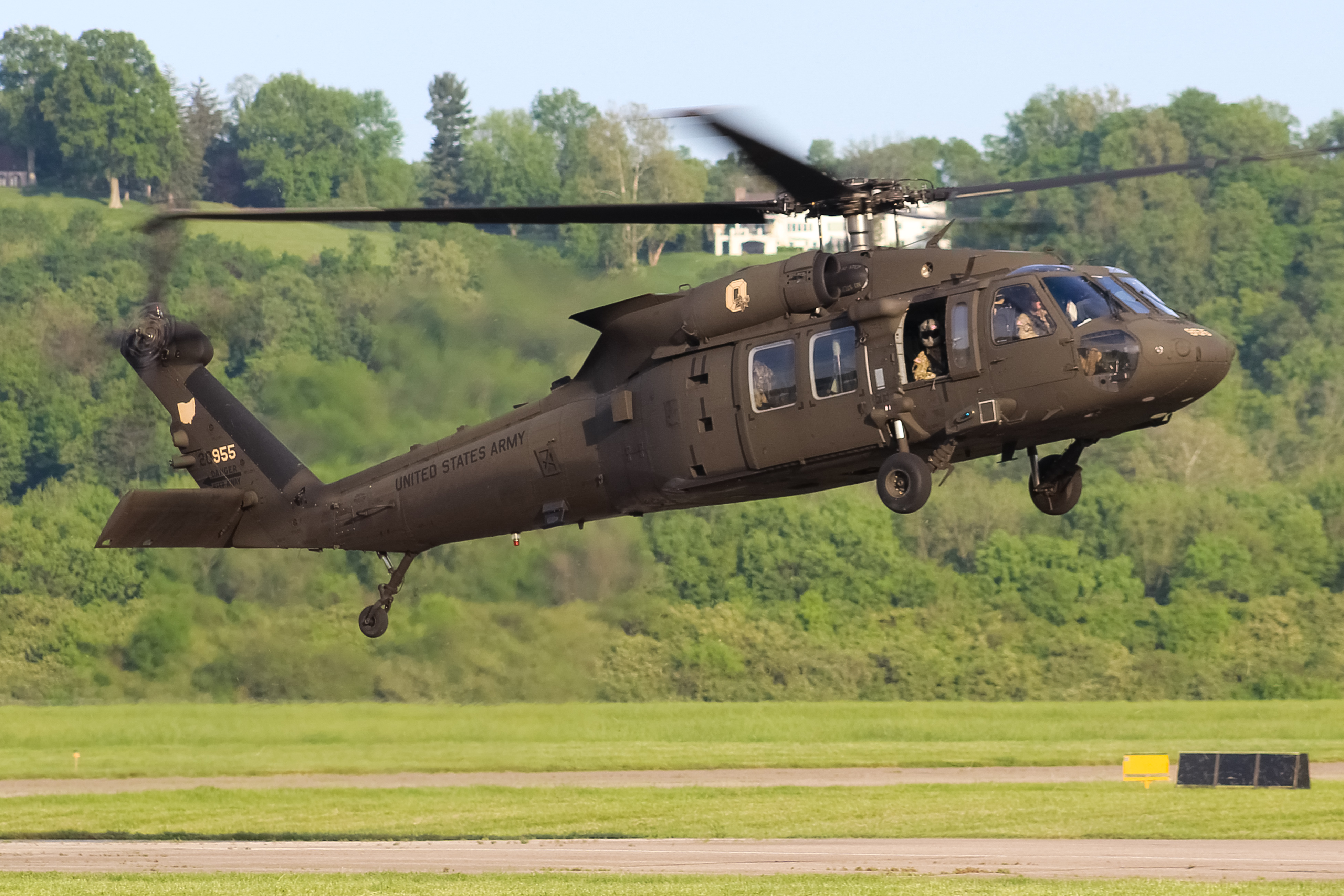 Full size: USA - United States Army Sikorsky UH-60L Blackhawk 16-20955 at Cincinnati Municipal Airport/Lunken Field