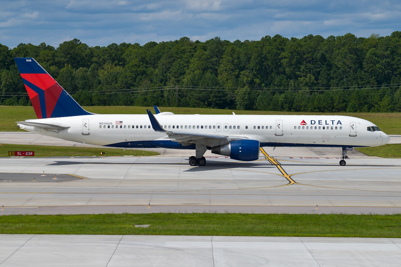 Full size: Delta Airlines Boeing 757-200 N546US at Raleigh-Durham International Airport