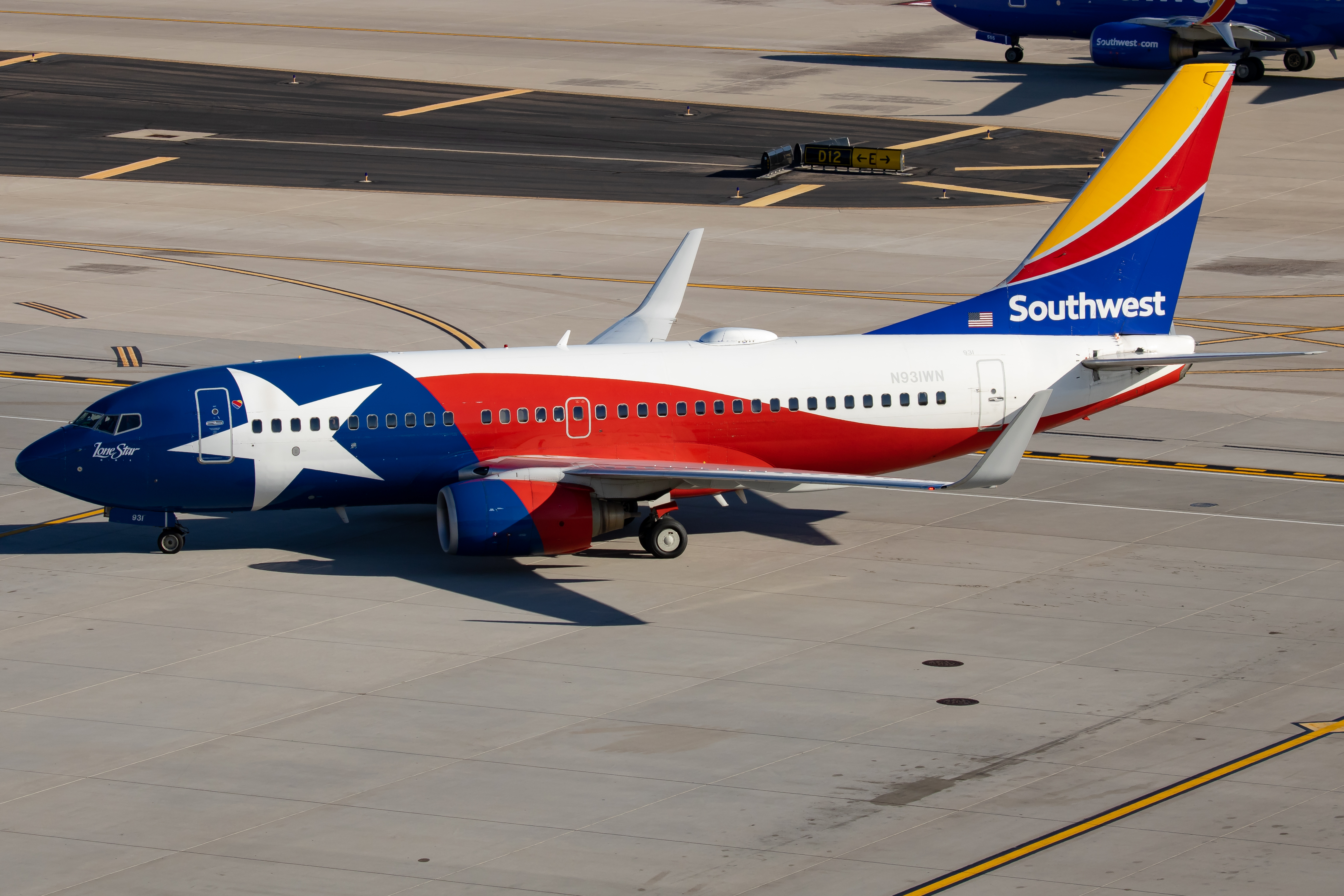 Full size: Southwest Airlines Boeing 737-700 N931WN at Phoenix Sky Harbor International Airport