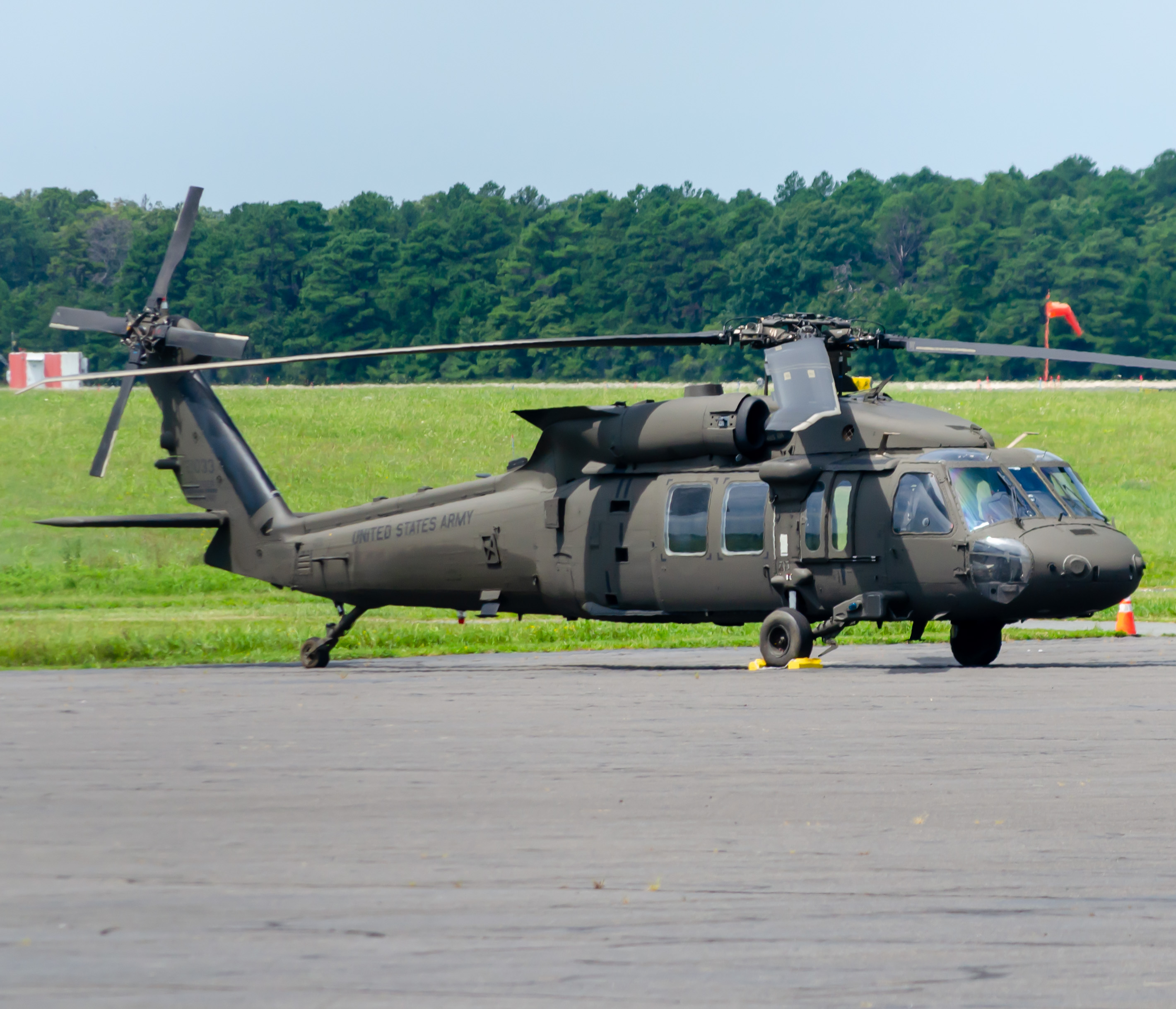 Full size: USA - United States Army Sikorsky UH-60M Blackhawk 18-21033 at Atlantic City International Airport