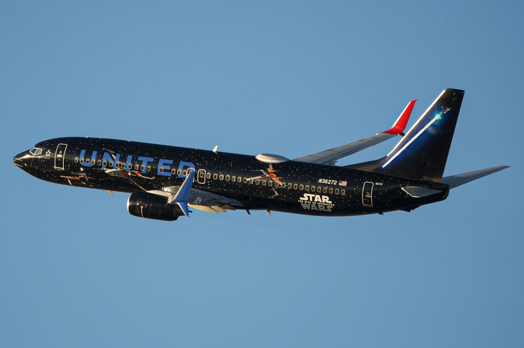 Full size: United Airlines Boeing 737-800 N36272 at Chicago O'Hare International Airport