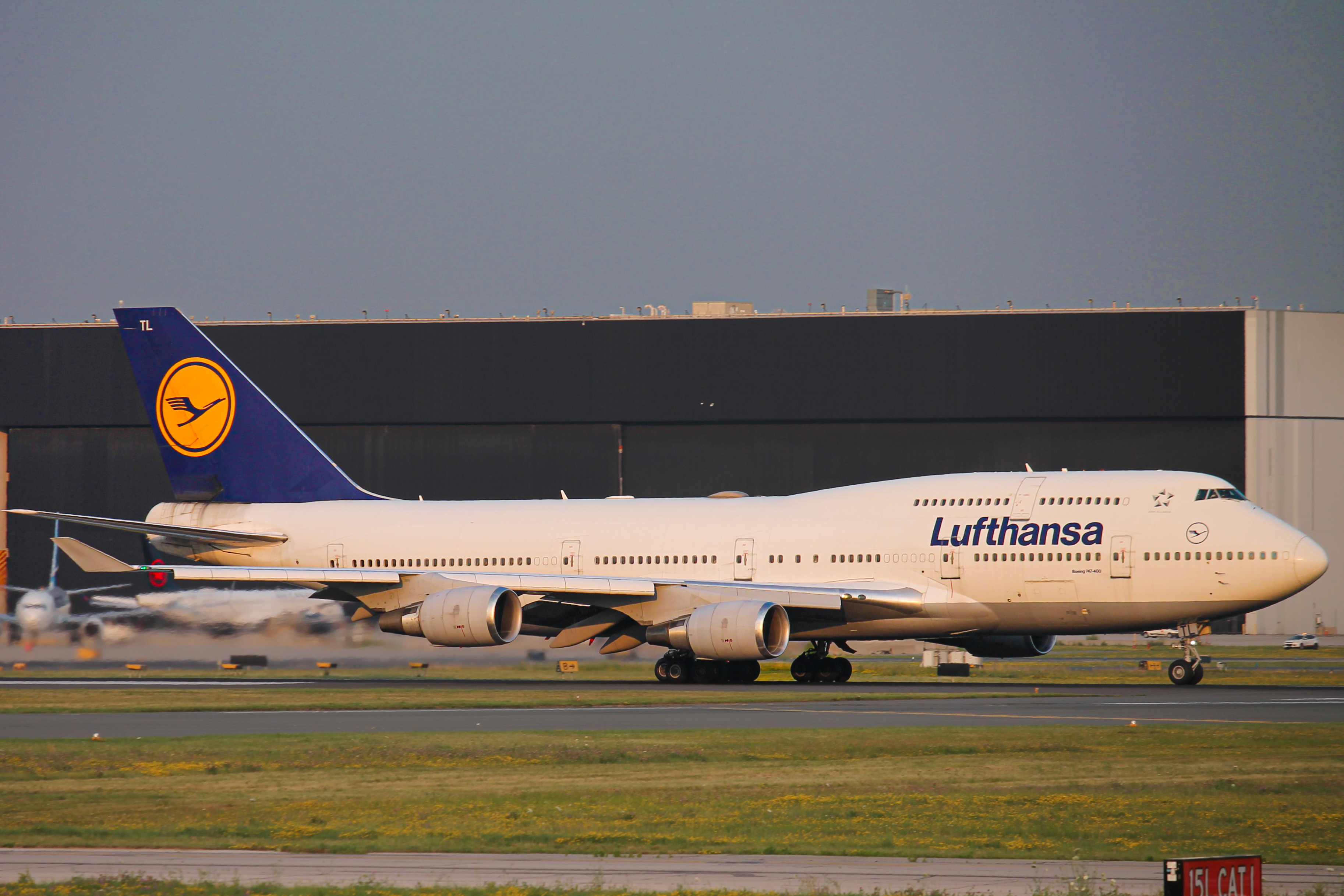 Full size: Lufthansa Boeing 747-400 D-ABTL at Lester B Pearson International Airport