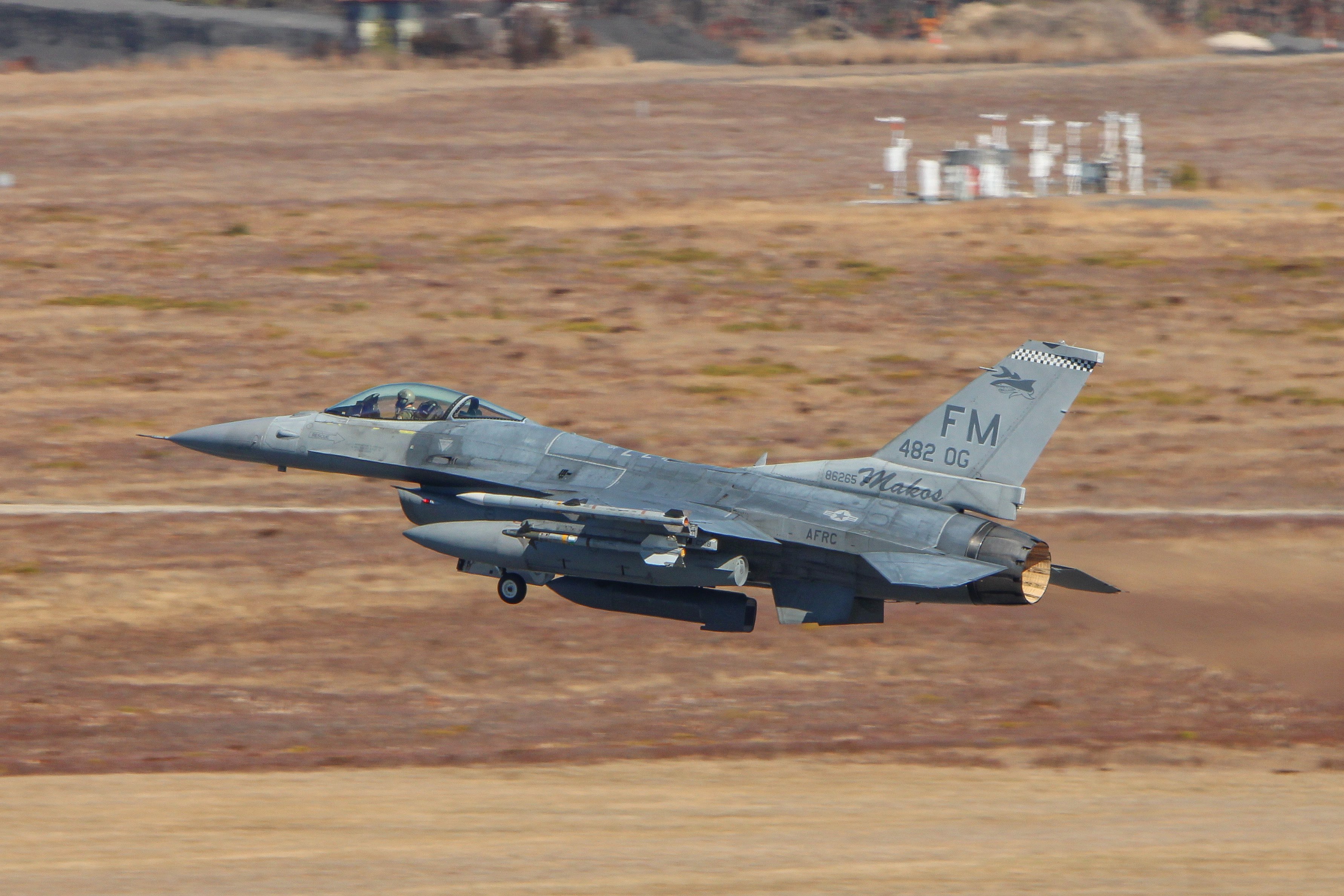 Full size: USAF - United States Air Force General Dynamics F-16 Fighting Falcon 86-0265 at Atlantic City International Airport
