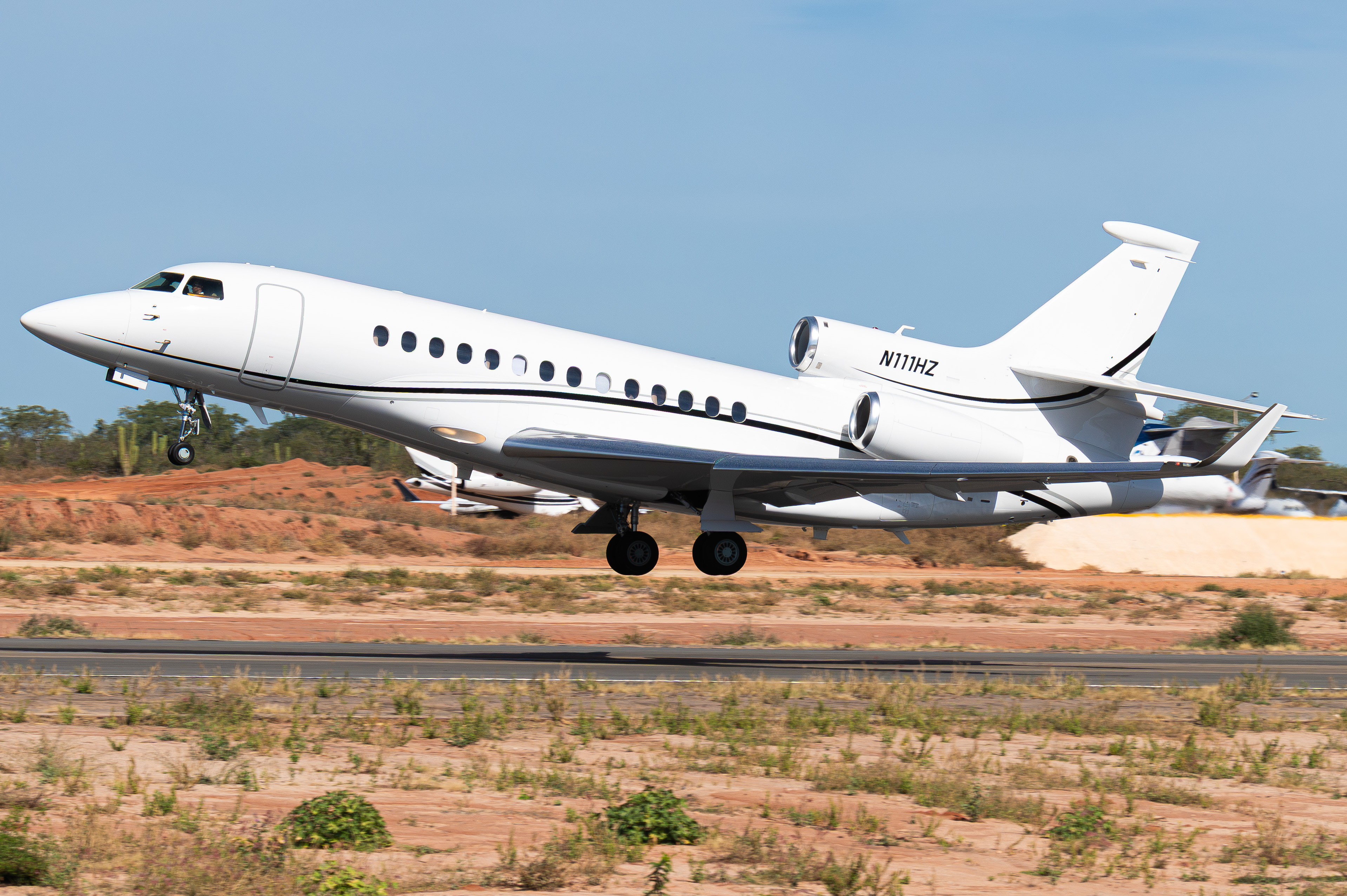 Full size: PRIVATE Dassault Falcon 7X N111HZ at Aeropuerto de Cabo San Lucas Internacional