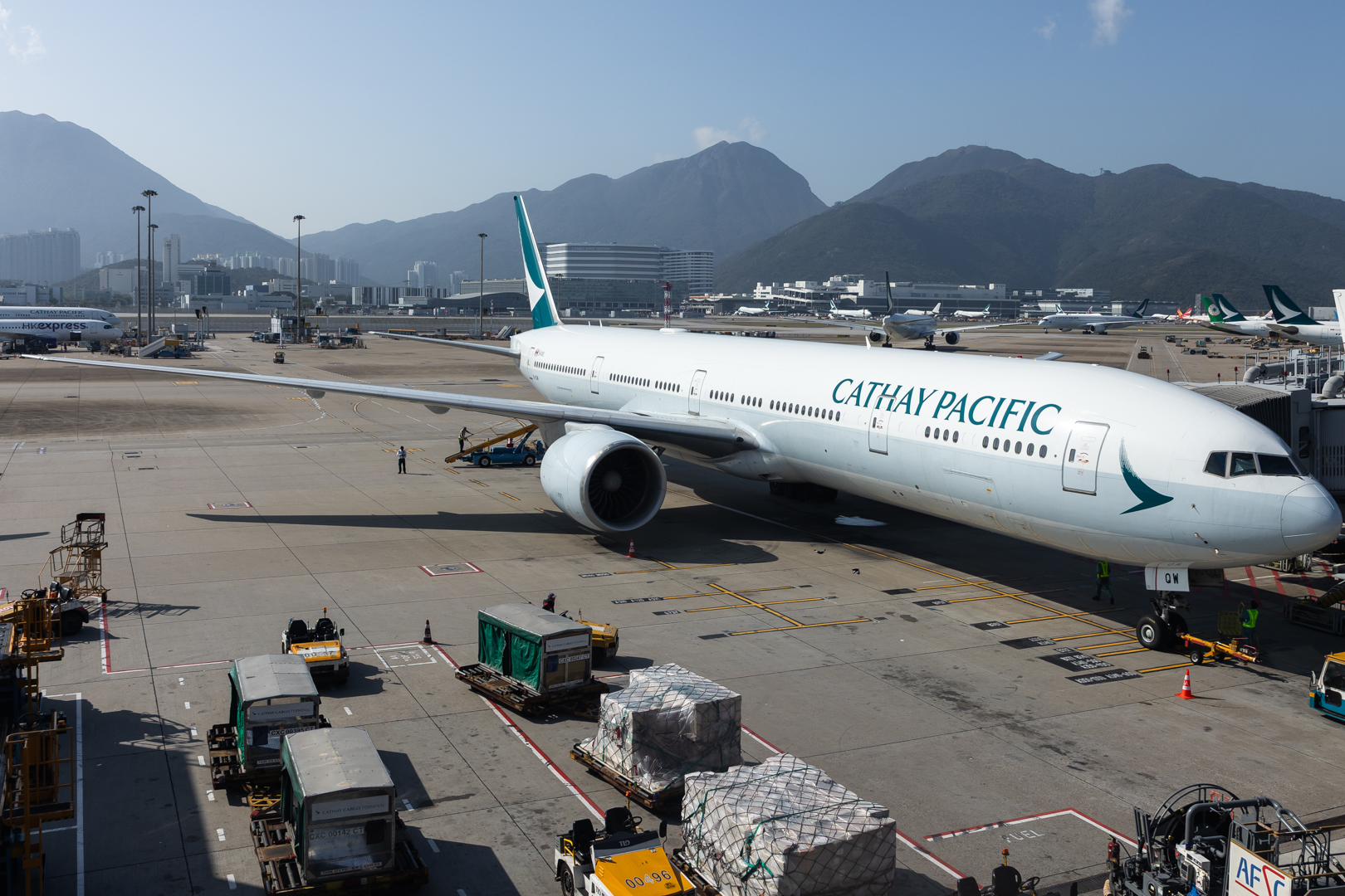 Full size: Cathay Pacific Boeing 777-300ER B-KQW at Hong Kong International Airport