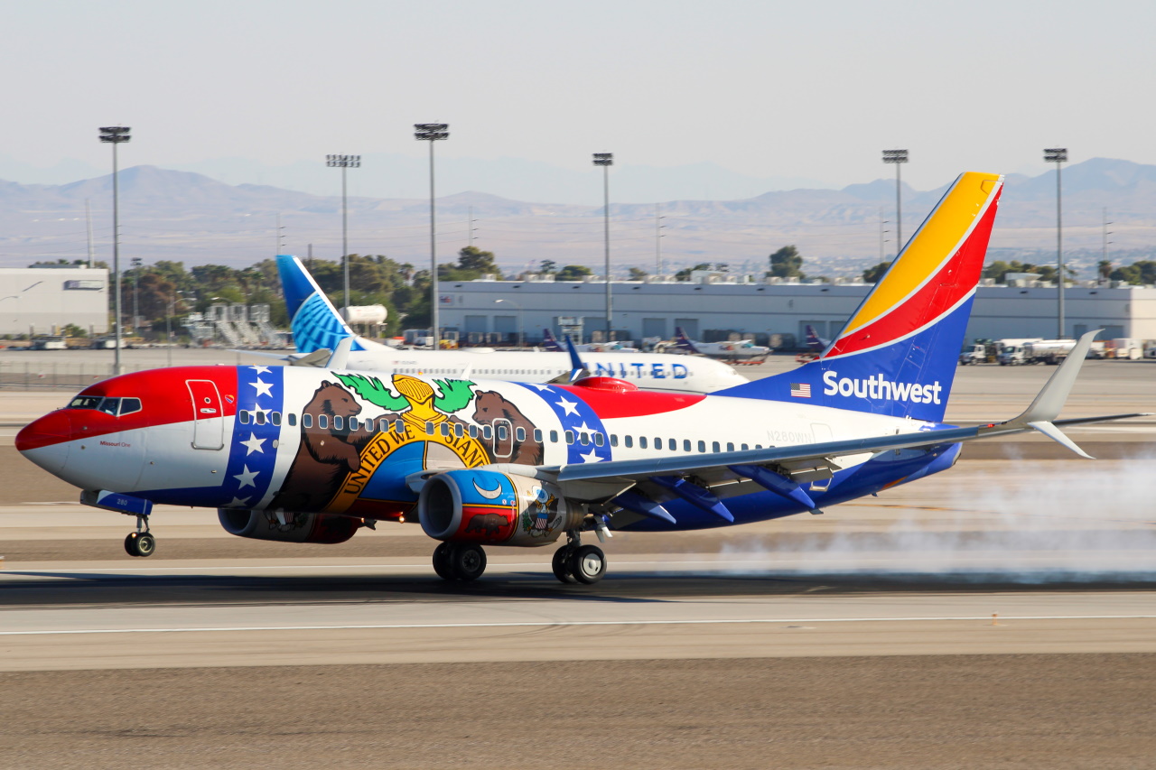Full size: Southwest Airlines Boeing 737-700 N280WN at Harry Reid International Airport