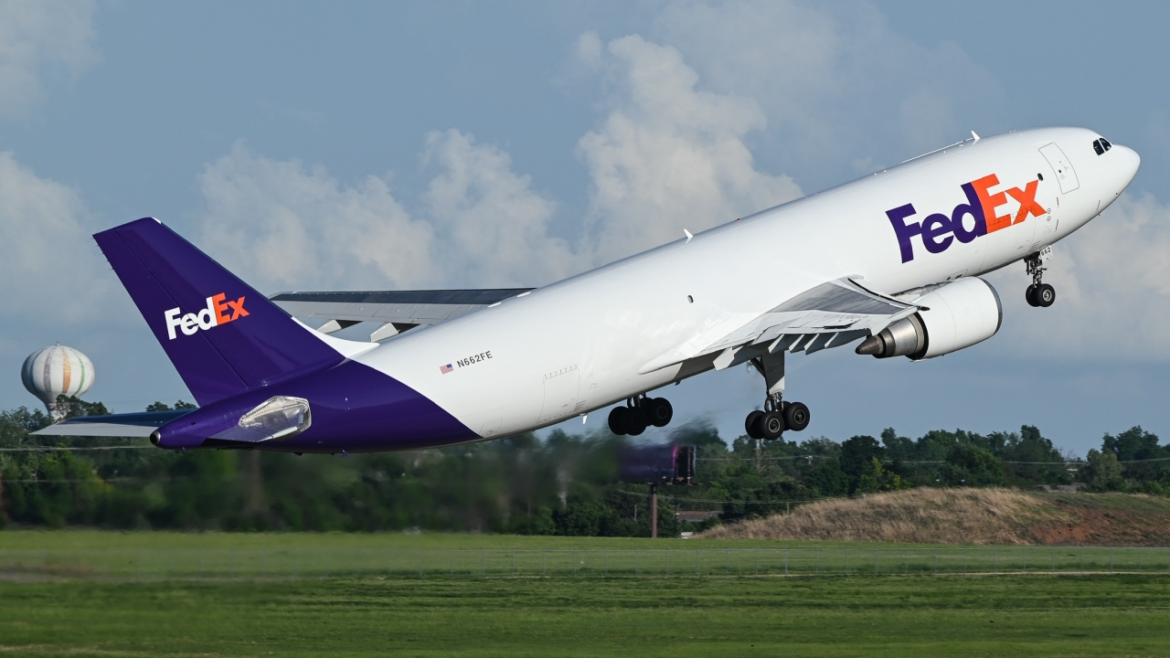 Full size: FedEx Airbus A300F-600 N662FE at Will Rogers World Airport