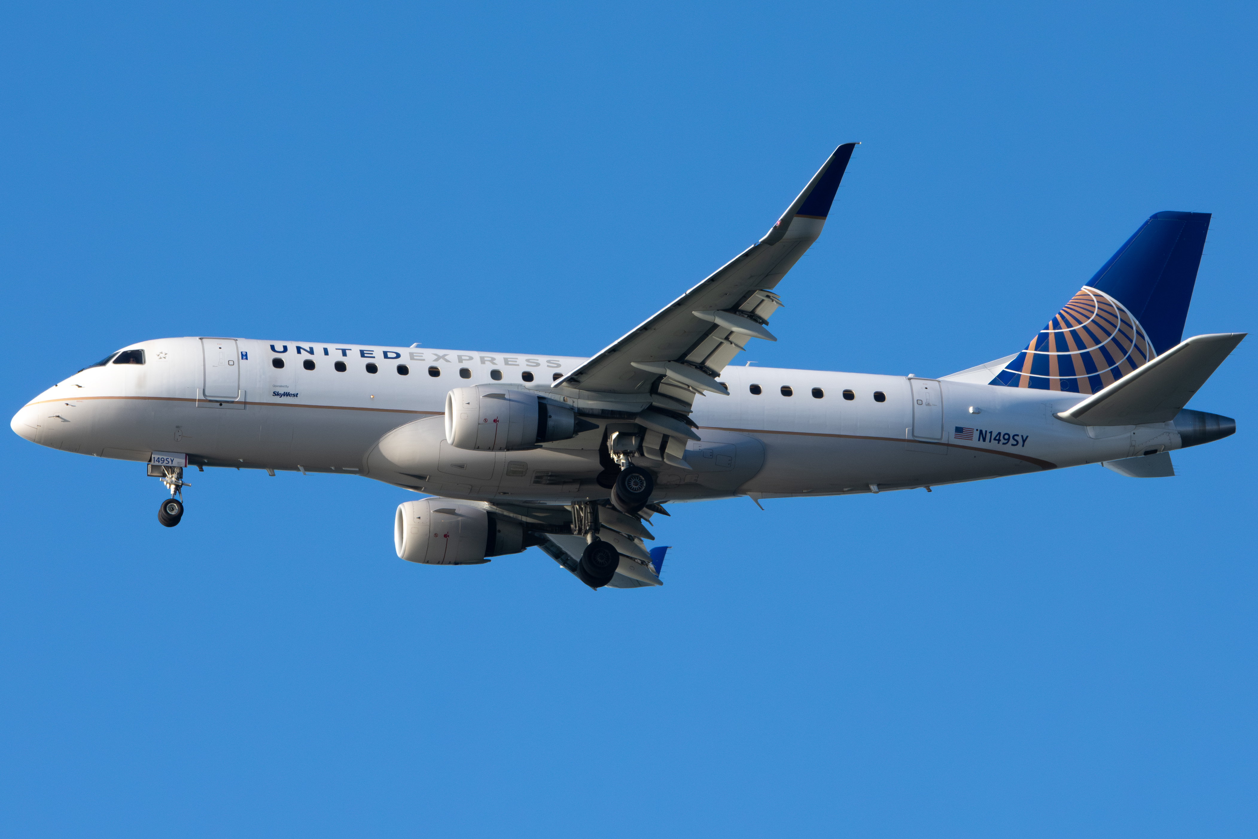 Full size: United Express Embraer E175 N149SY at San Francisco International Airport
