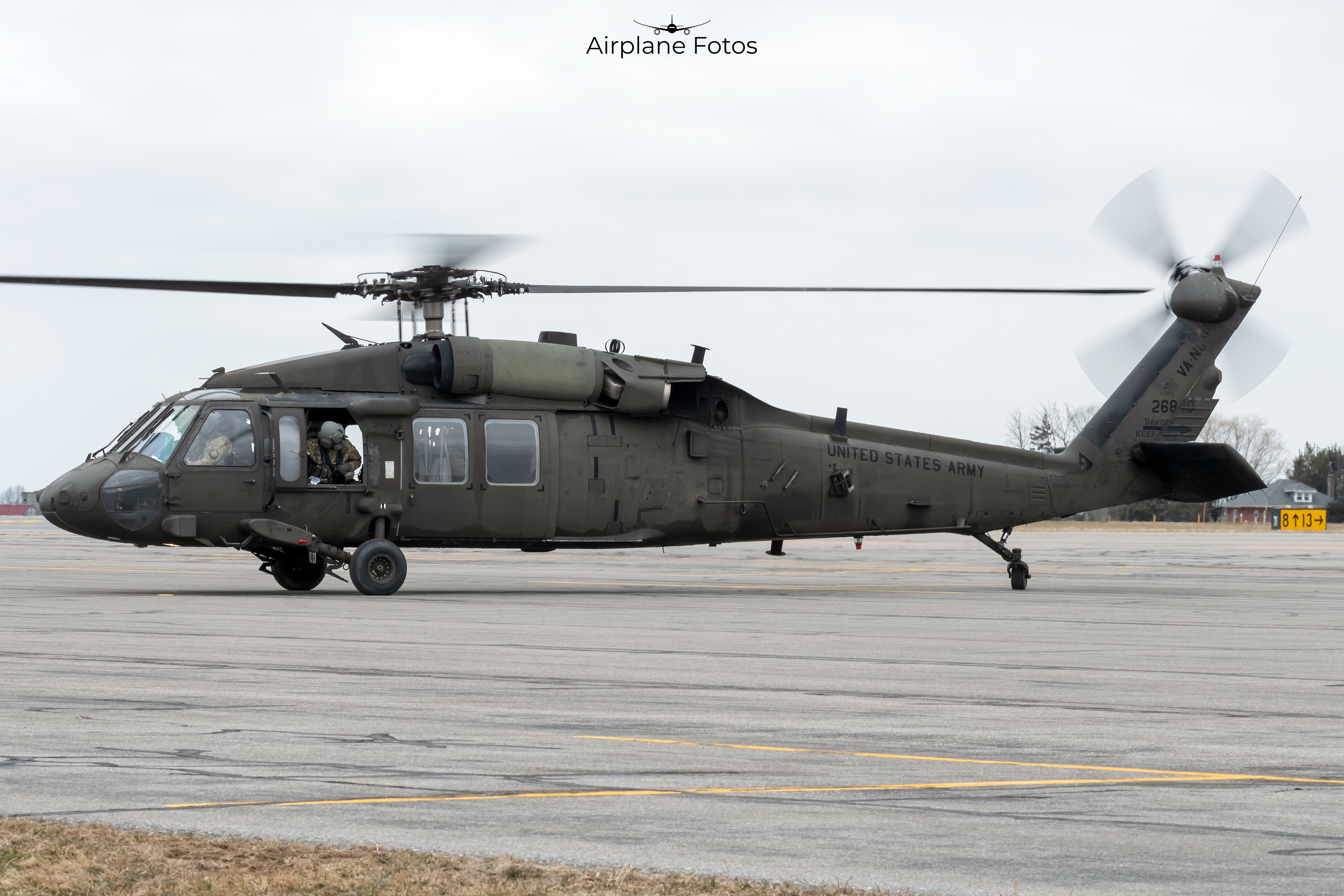 Full size: US Army Sikorsky UH-60L Blackhawk 99-26840 at Lancaster Airport