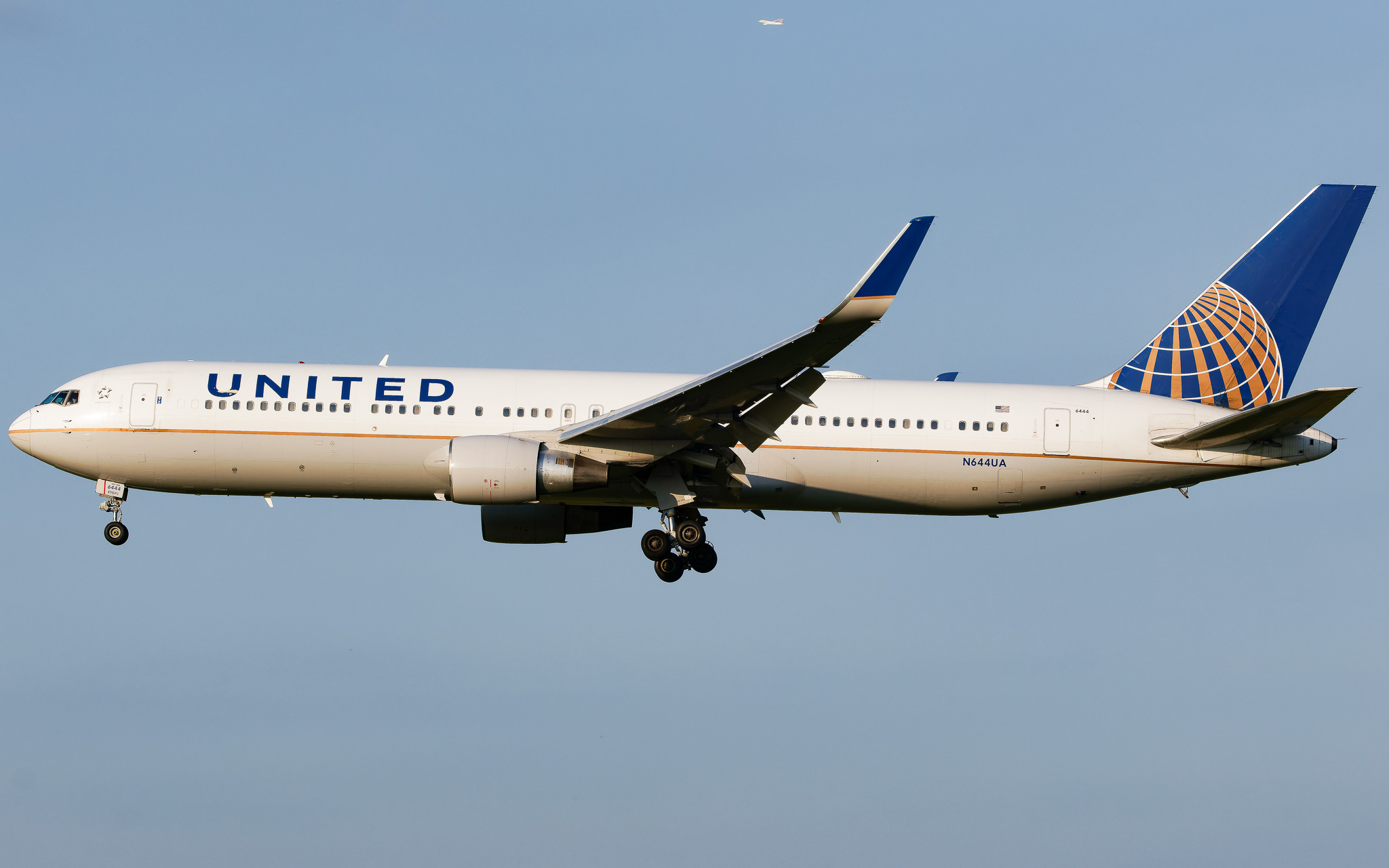 Full size: United Airlines Boeing 767-300ER N644UA at Zurich-Kloten Airport