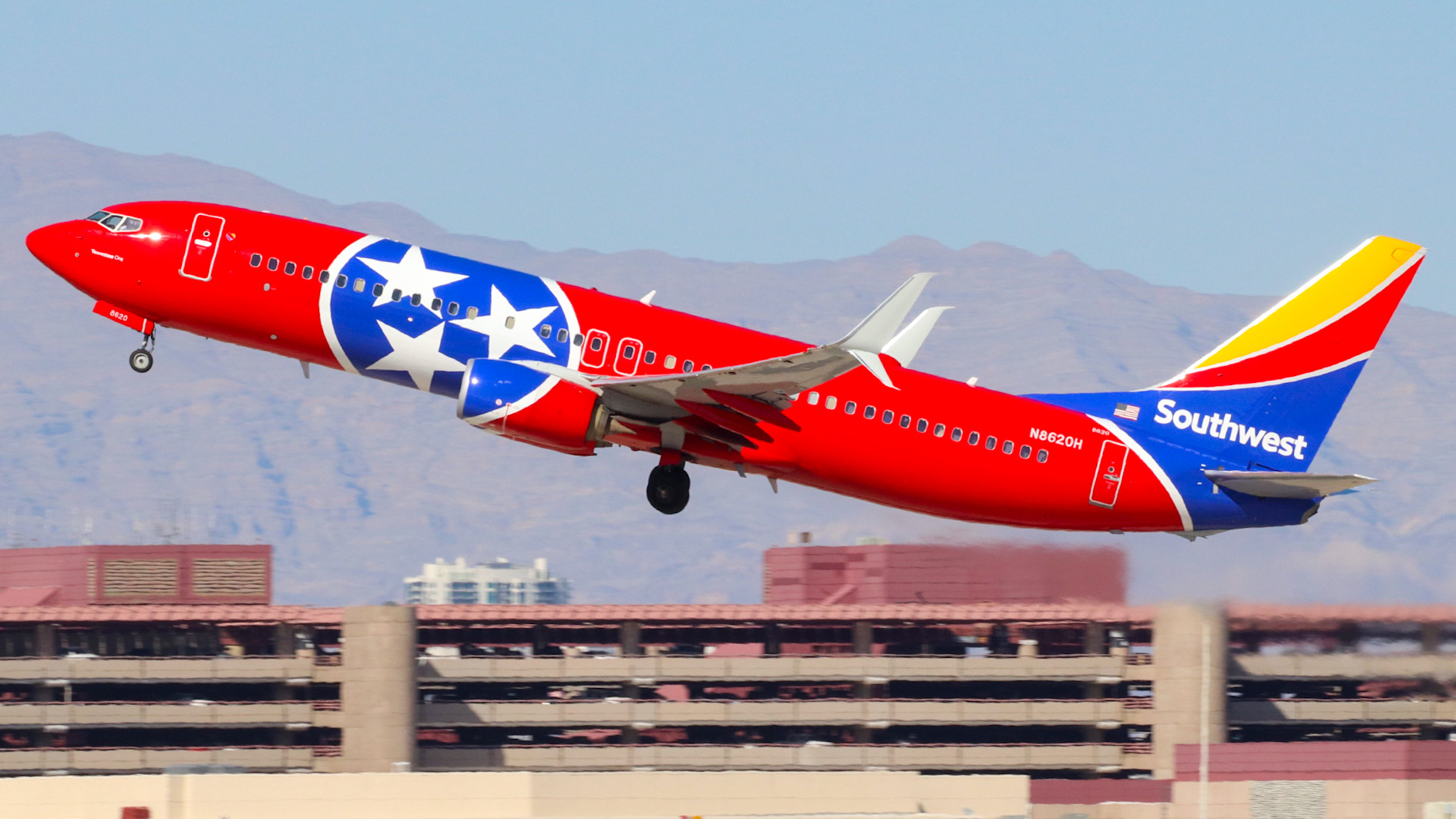 Full size: Southwest Airlines Boeing 737-800 N8620H at Harry Reid International Airport