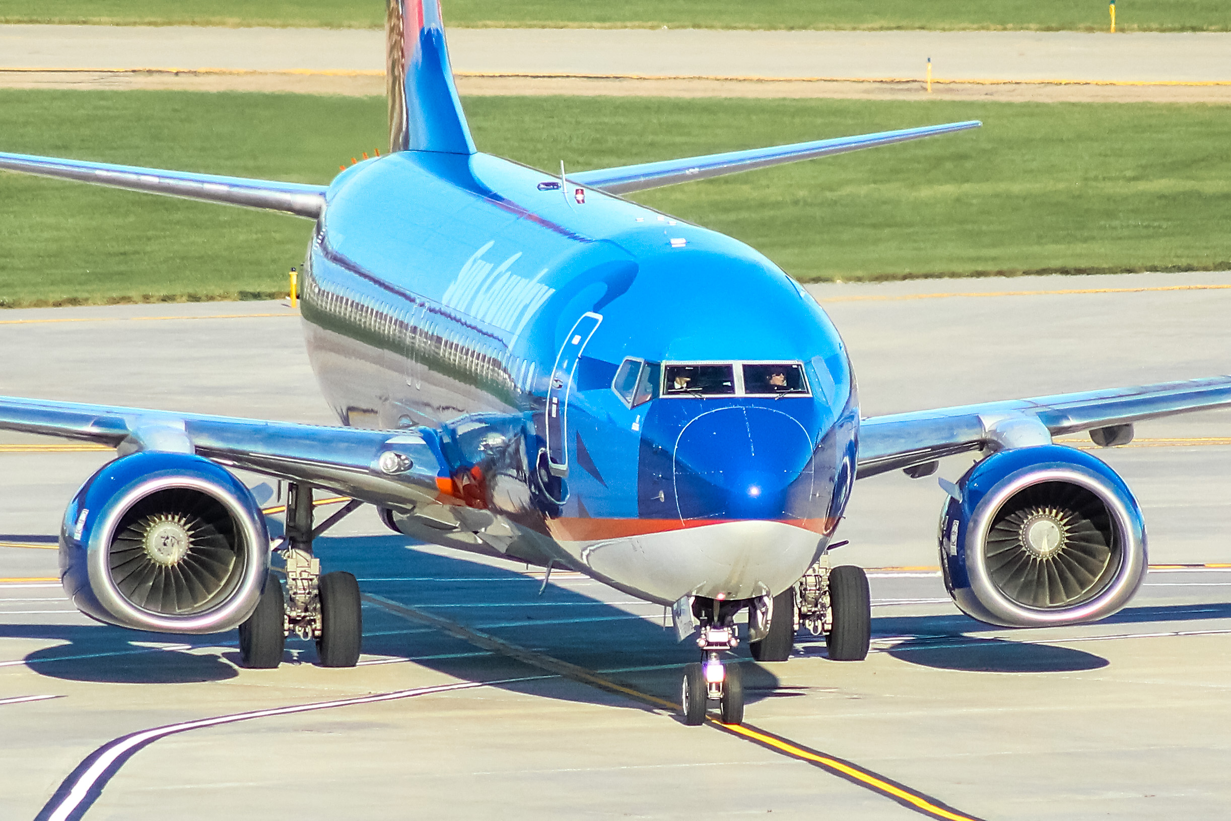 Full size: Sun Country Airlines Boeing 737-800 N804SY at General Mitchell International Airport