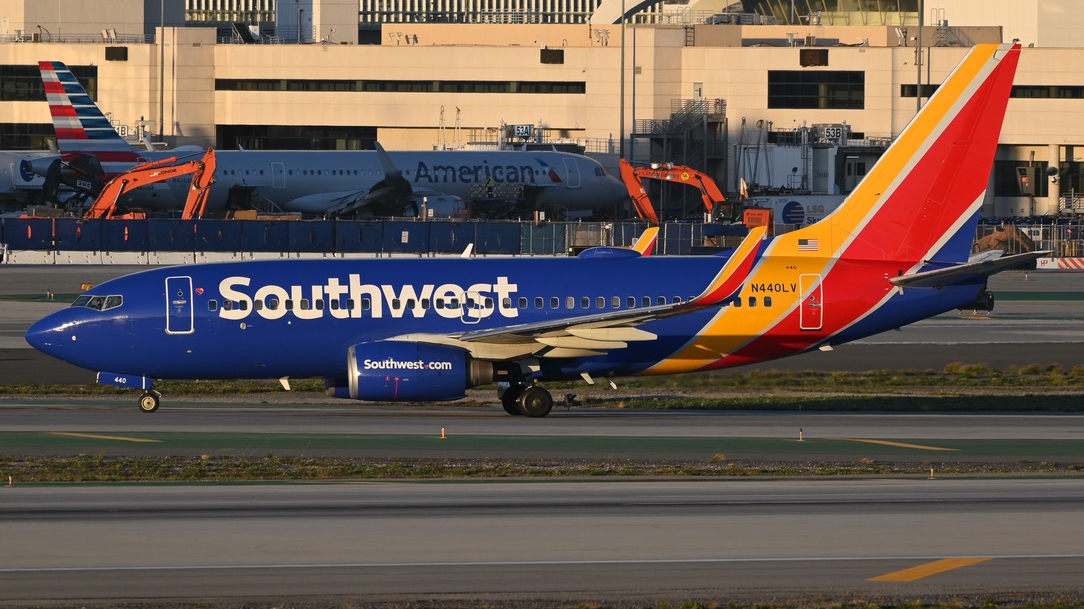 Full size: Southwest Airlines Boeing 737-700 N440LV at Los Angeles International Airport