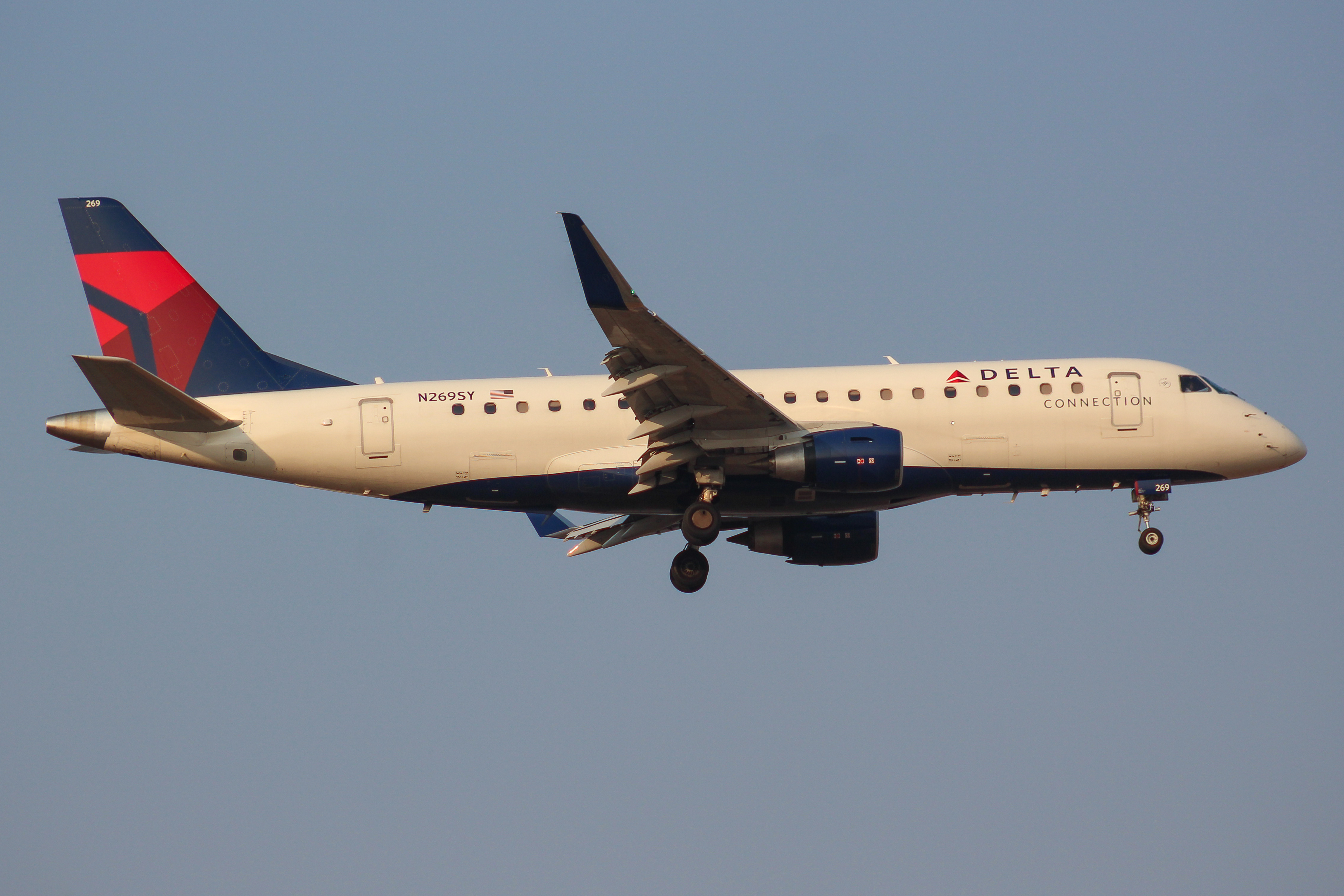 Full size: Delta Connection Embraer E175 N269SY at Boise Air Terminal/Gowen Field