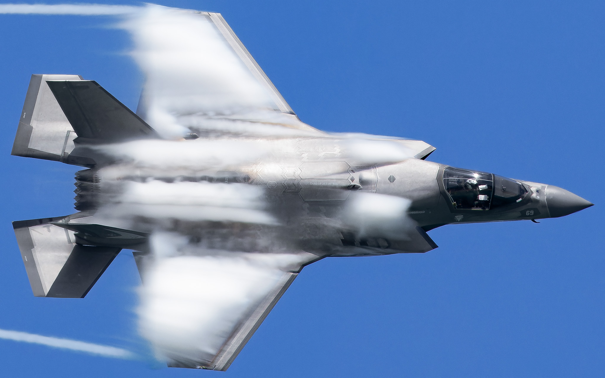 Full size: USAF - United States Air Force Lockheed Martin F-35 Lightning 169594 at Miami International Airport
