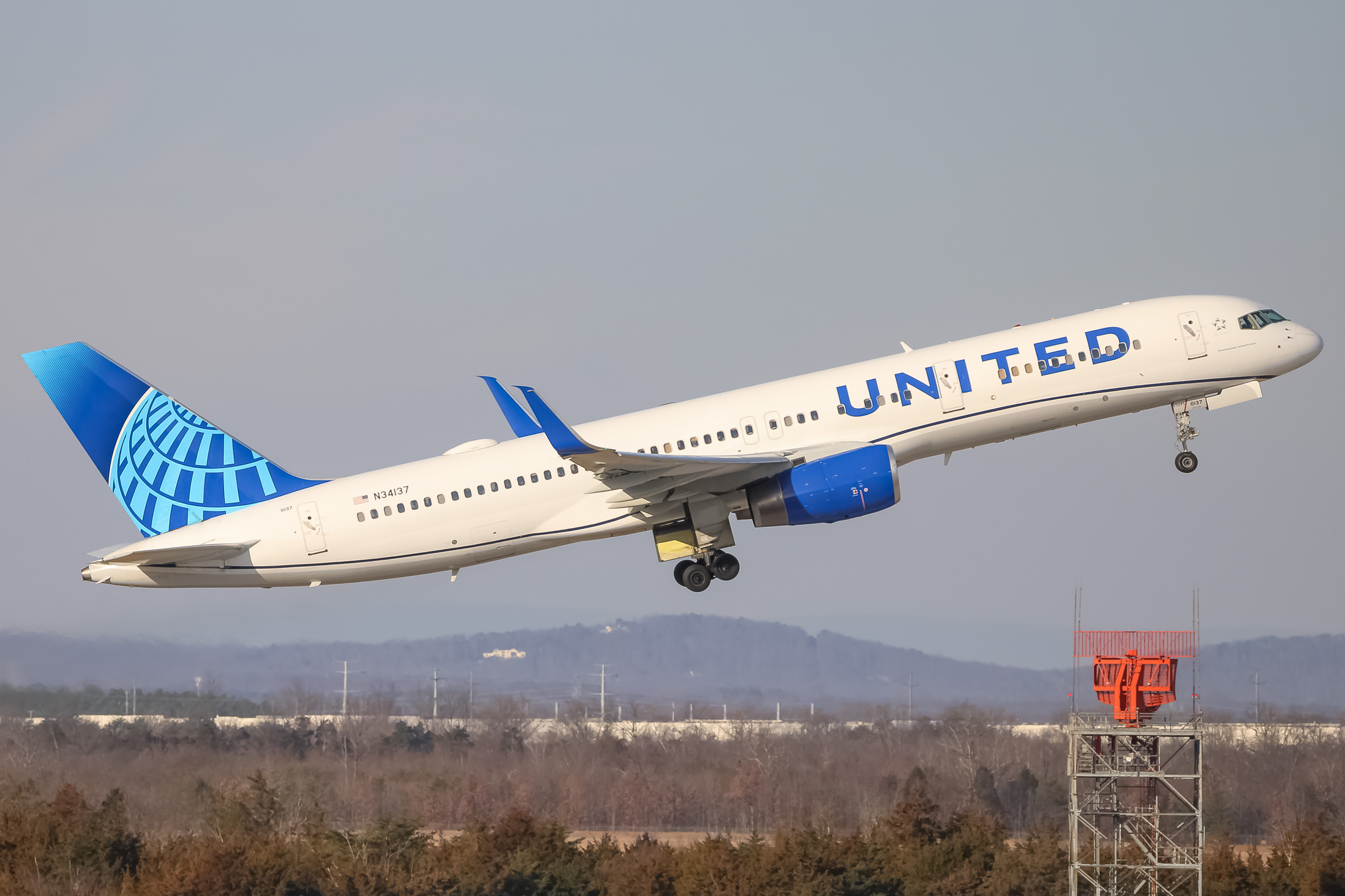 Full size: United Airlines Boeing 757-200 N34137 at Washington Dulles International Airport