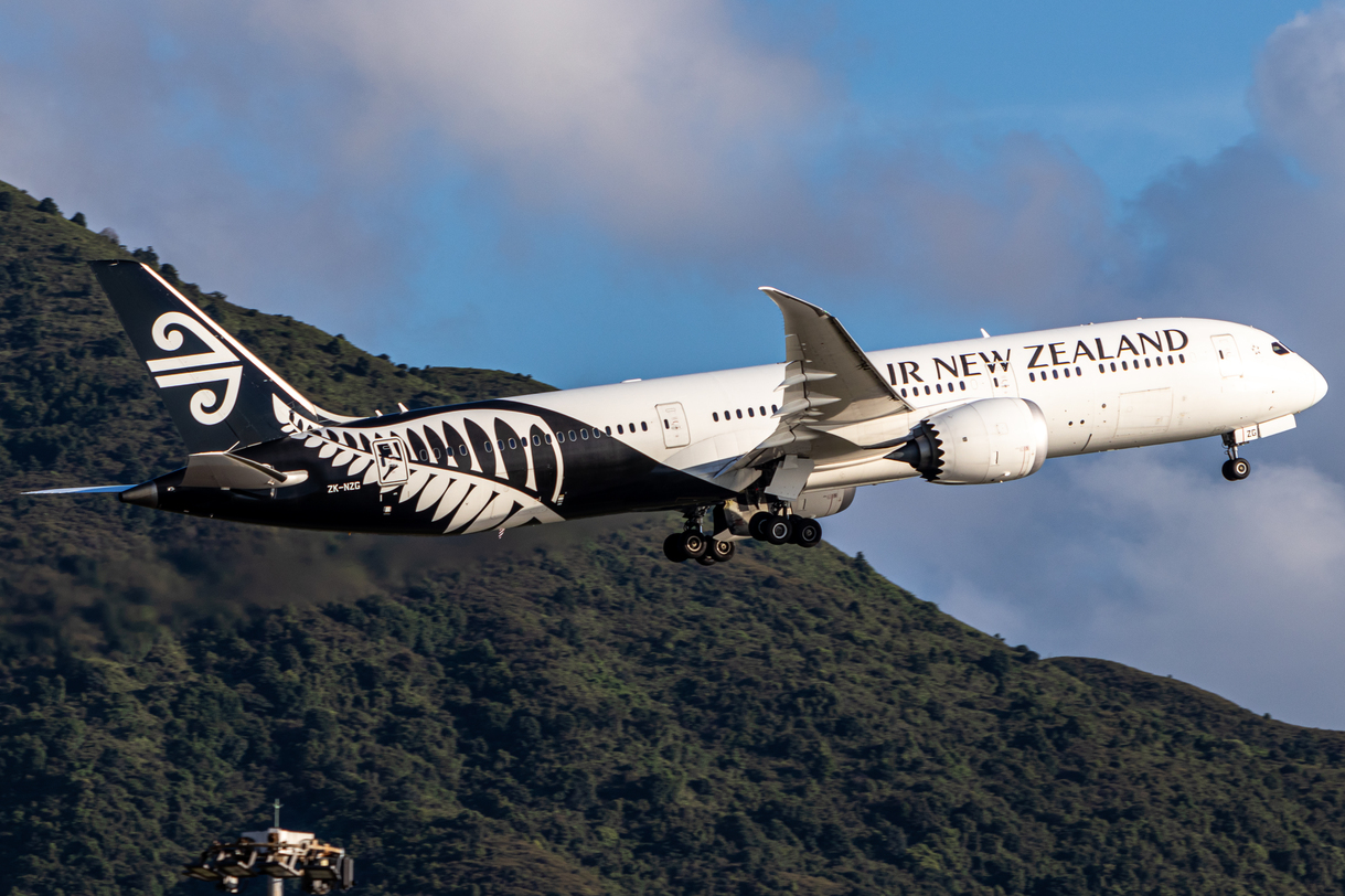 Full size: Air New Zealand Boeing 787-9 ZK-NZG at Hong Kong International Airport