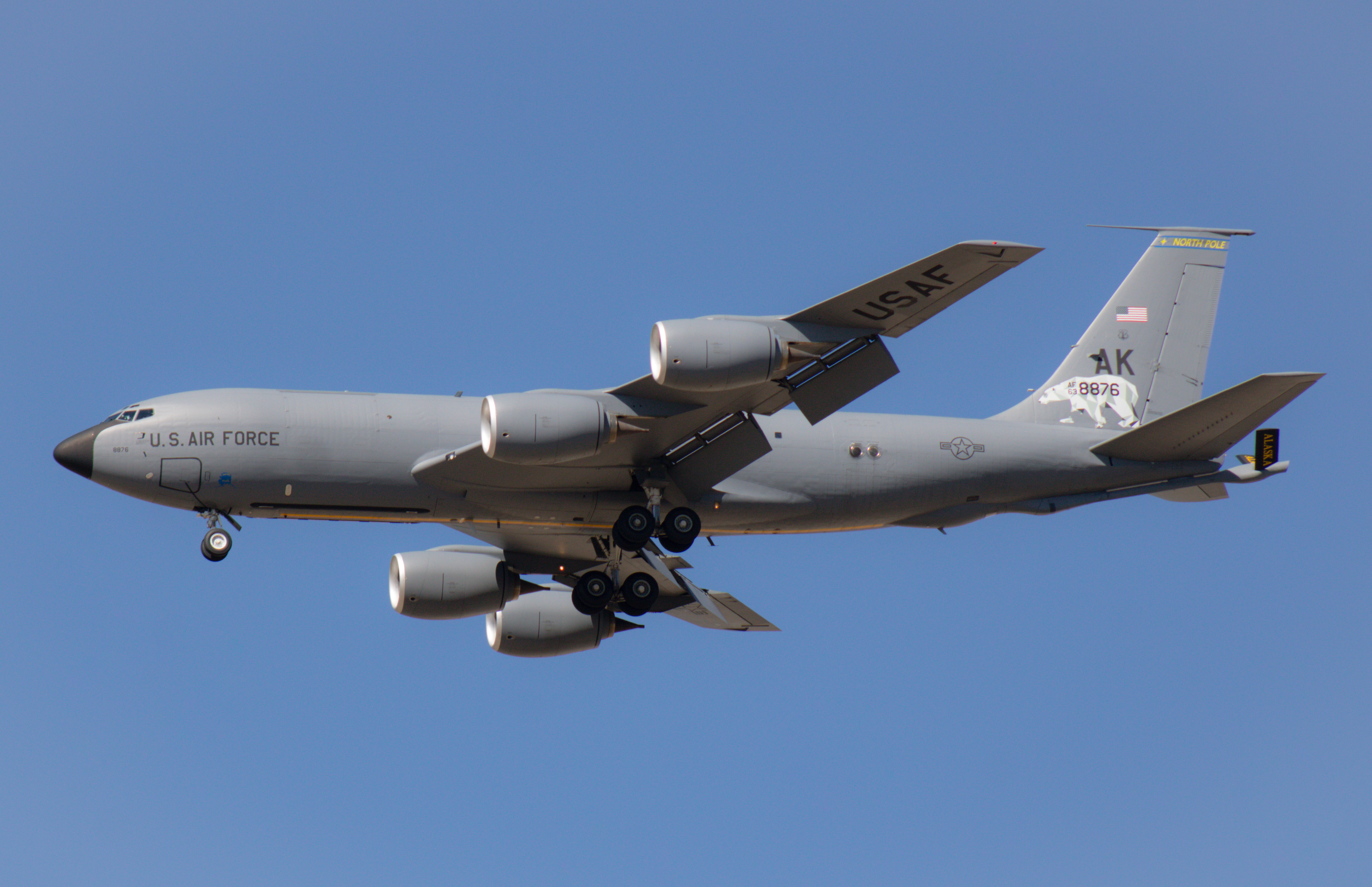 Full size: USAF - United States Air Force Boeing KC-135 Stratotanker 63-8876 at Boise Air Terminal/Gowen Field