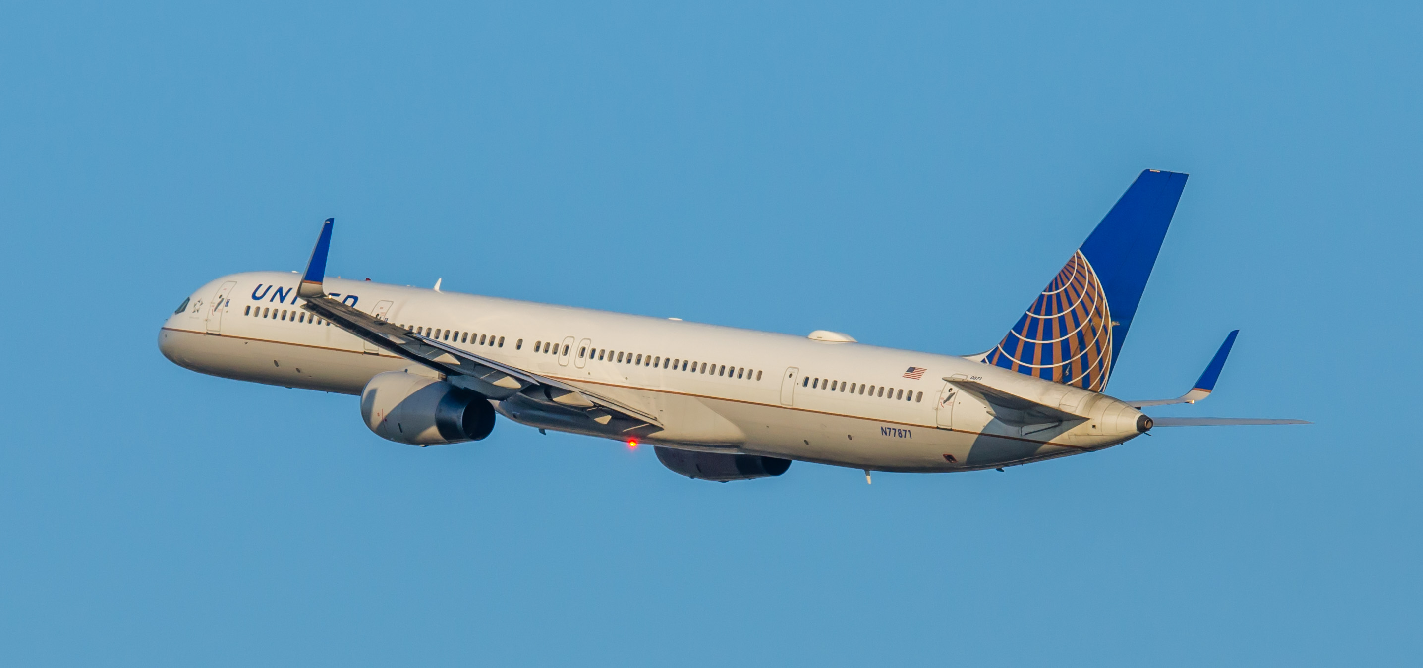 Full size: United Airlines Boeing 757-300 N77871 at Newark Liberty International Airport