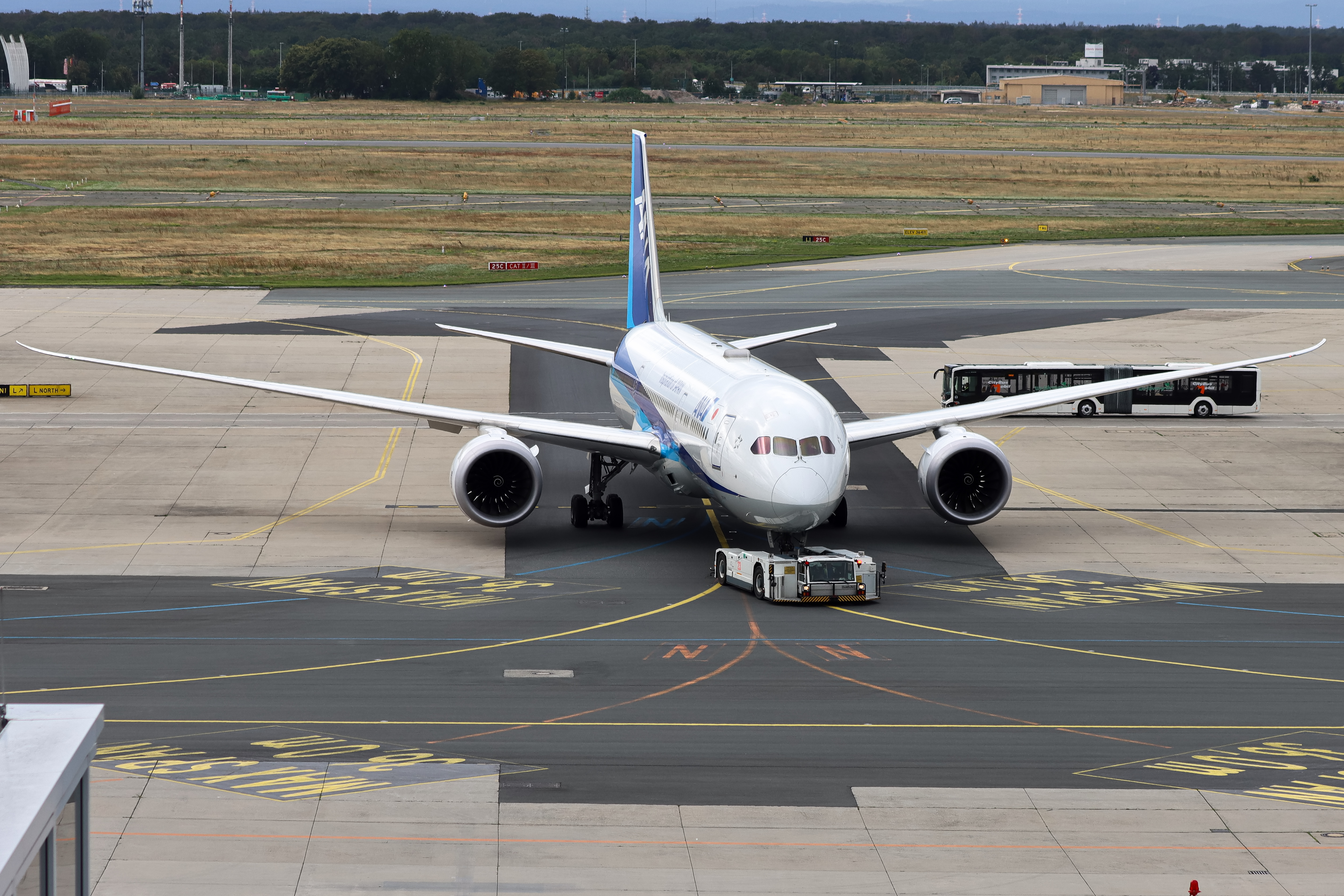 Full size: All Nippon Airways Boeing 787-9 JA928A at Frankfurt International Airport