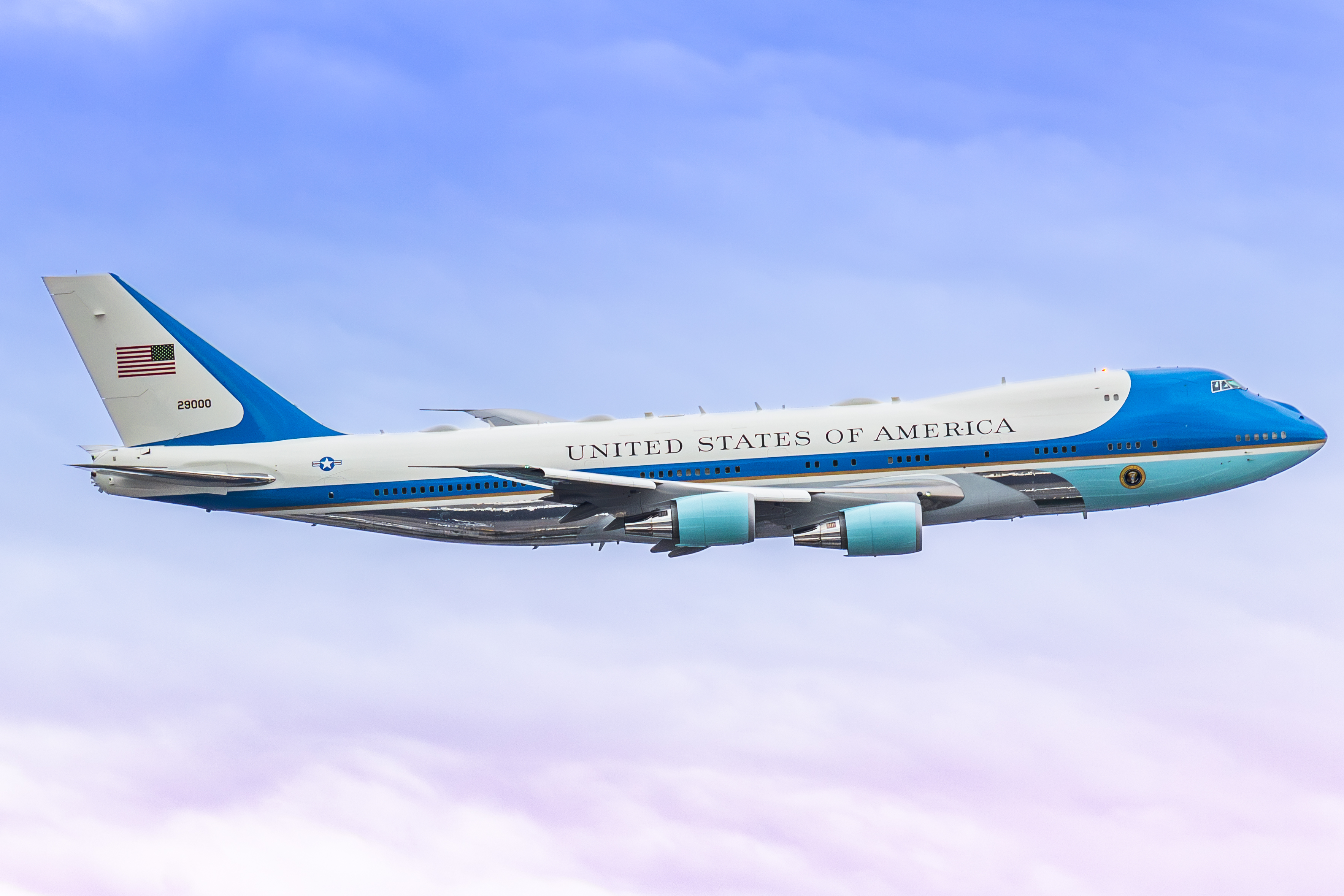Full size: USAF - United States Air Force Boeing VC-25A 92-9000 at Helsinki Vantaa Airport