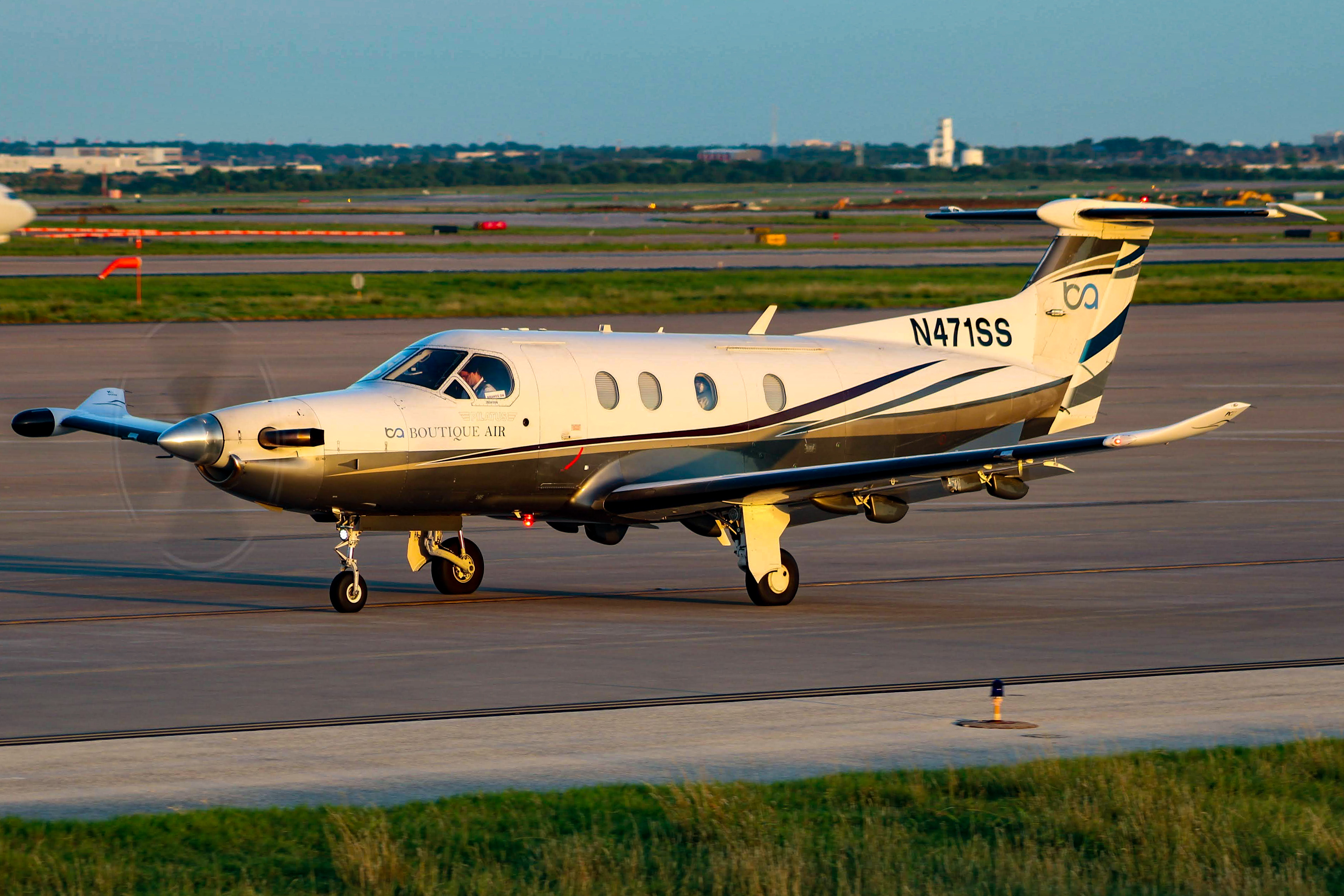 Full size: Boutique Air Pilatus PC-12 N471SS at Dallas-Fort Worth International Airport