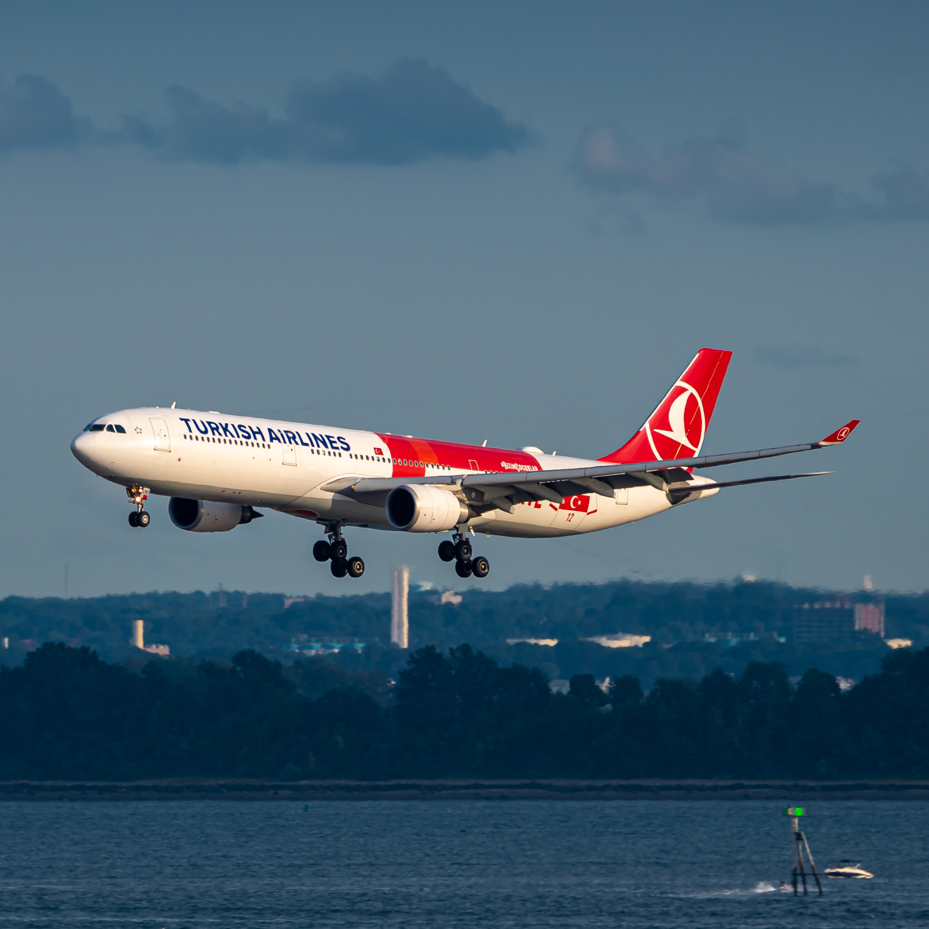 Full size: Turkish Airlines Airbus A330-300 TC-LNO at General Edward Lawrence Logan International Airport