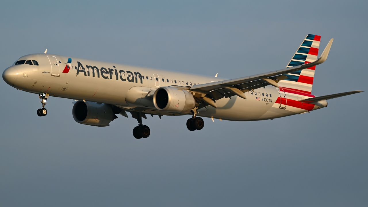 Full size: American Airlines Airbus A321NEO N437AN at Dallas-Fort Worth International Airport