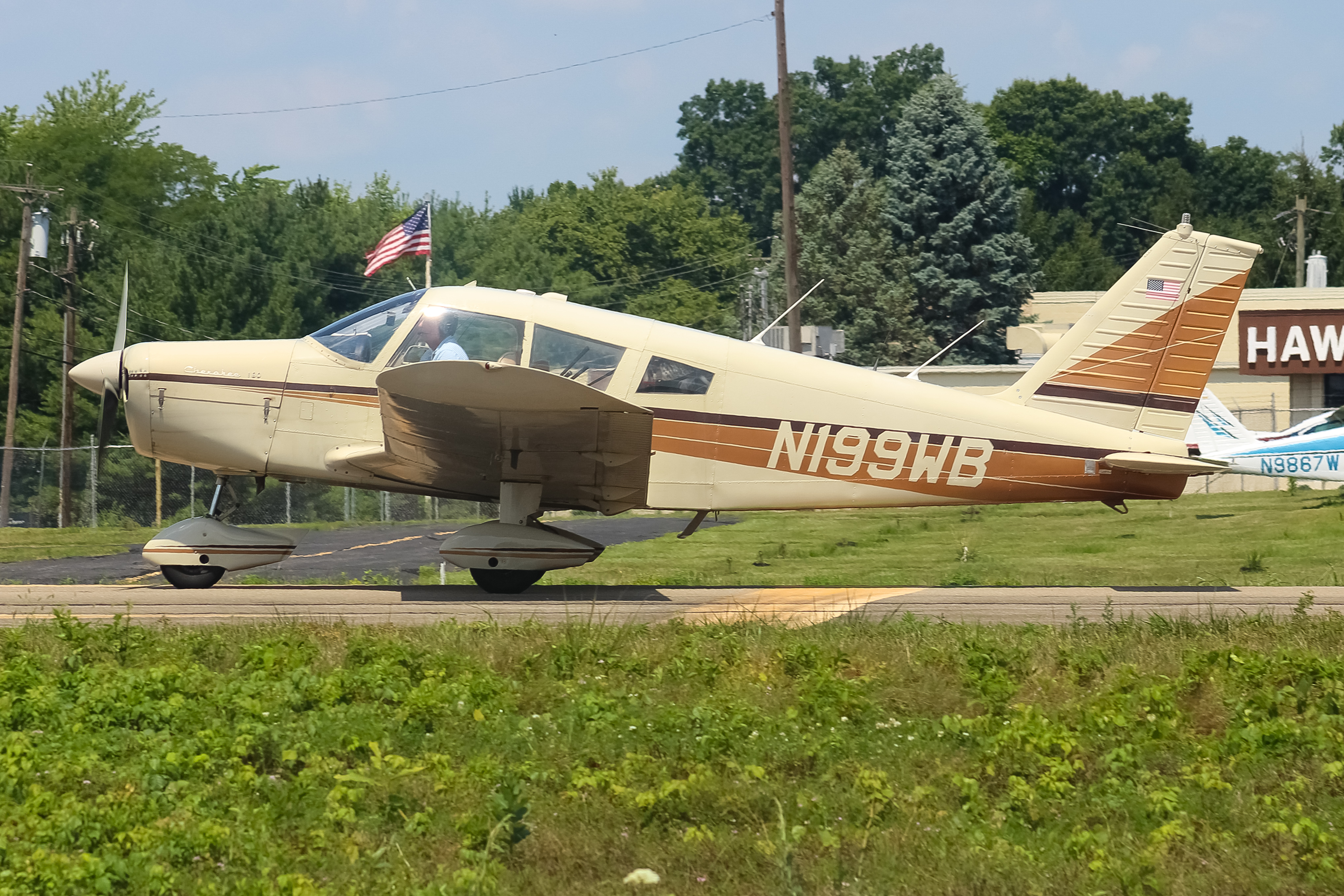 Full size: PRIVATE  Piper 28 Cherokee N199WB at Clermont County Airport