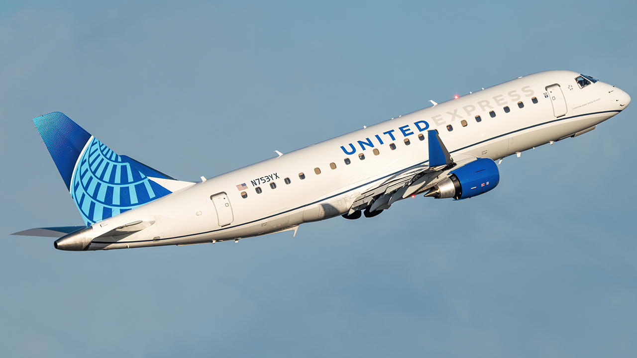 Full size: Republic Airways Embraer E170 N753YX at Ronald Reagan National Airport