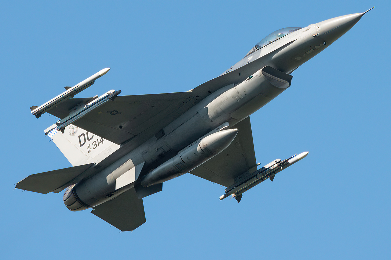 Full size: USAF - United States Air Force General Dynamics F-16 Fighting Falcon 87-0314 at Joint Base Andrews