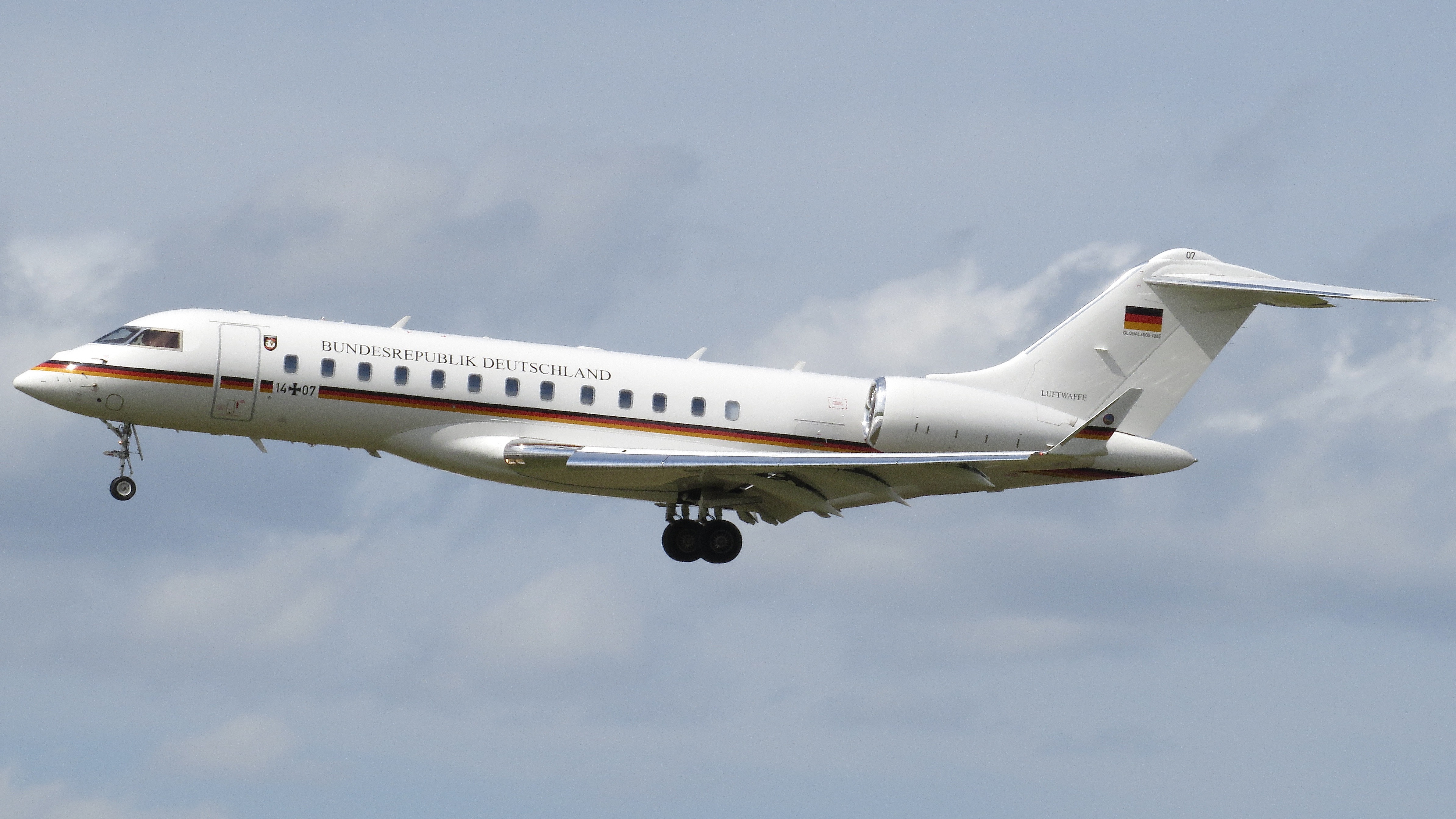 Full size: Luftwaffe  Bombardier BD-700-1A10 Global 6000 14-07 at Daytona Beach International Airport