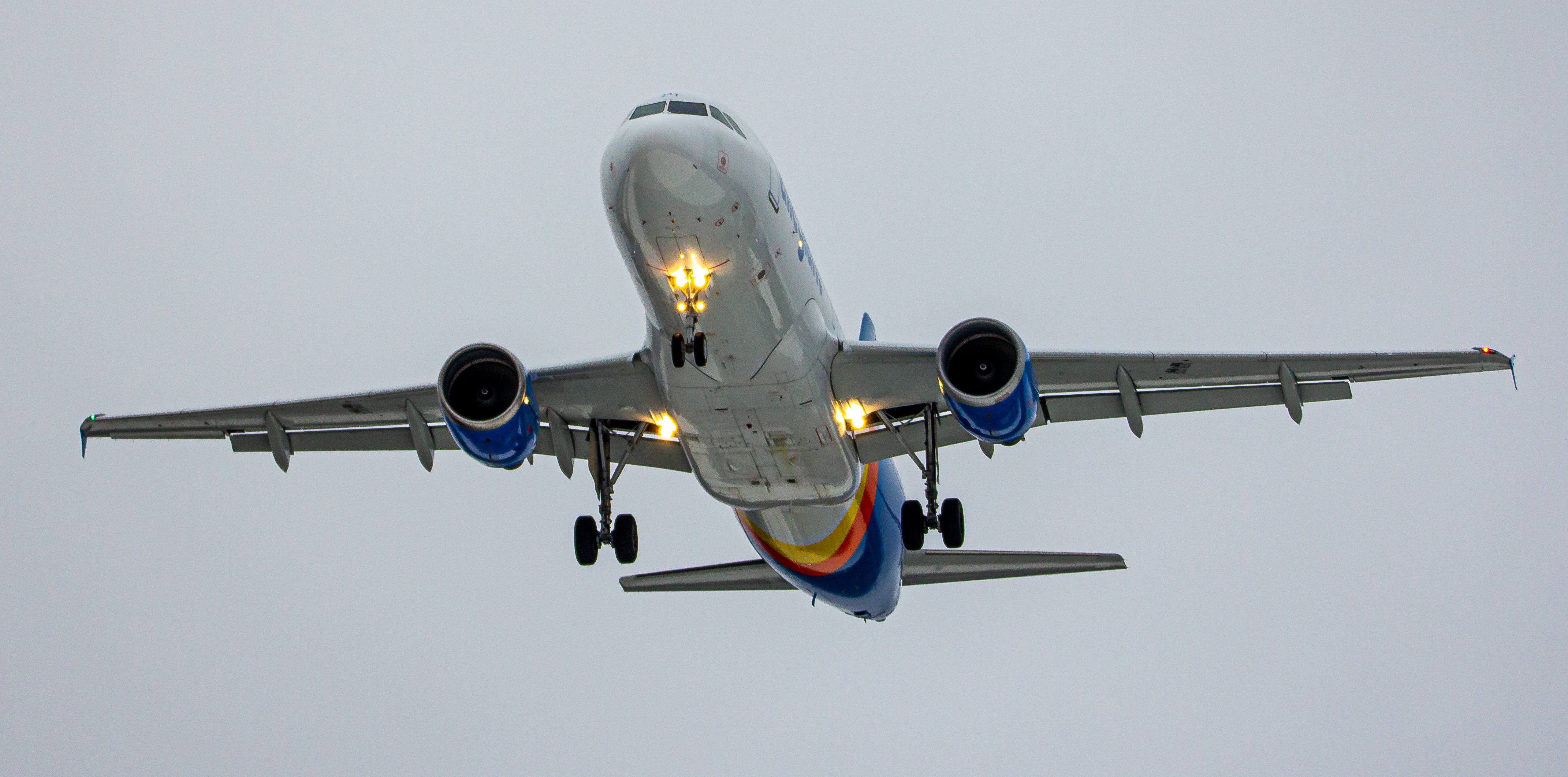 Full size: Allegiant Air Airbus A320 N241NV at Rickenbacker International Airport