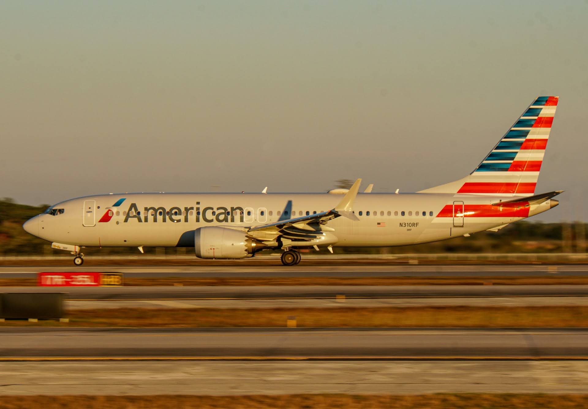 Full size: American Airlines Boeing 737 MAX 8 N310RF at Orlando International Airport