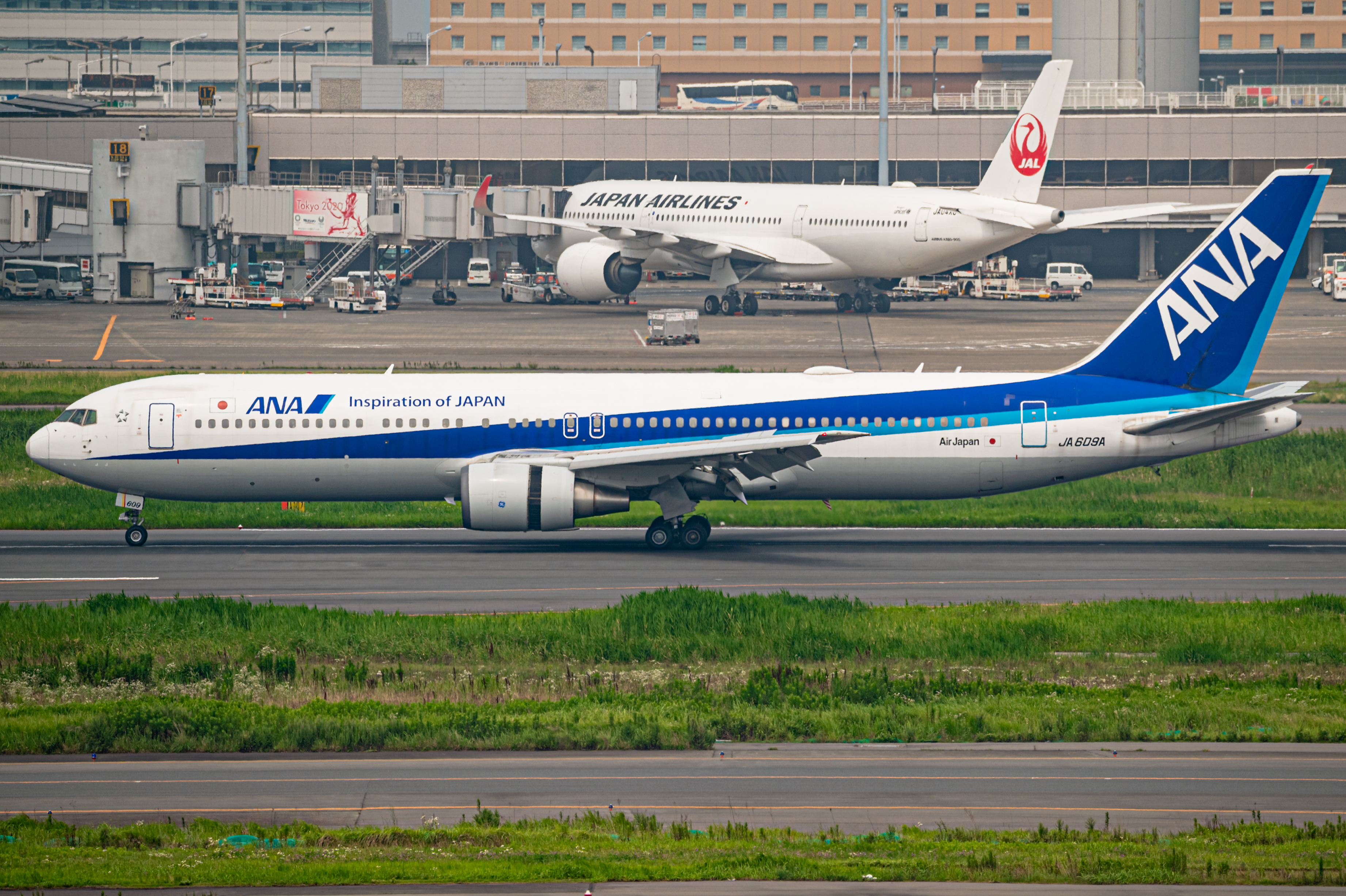 Full size: All Nippon Airways Boeing 767-300ER JA609A  at Tokyo-Haneda Airport
