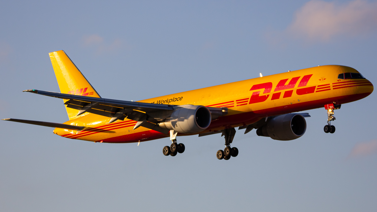 Full size: DHL Boeing 757-200 HP-1910DAE at Miami International Airport