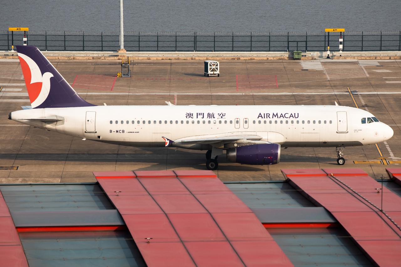 Full size: Air Macau Airbus A320 B-MCB at Macau International Airport
