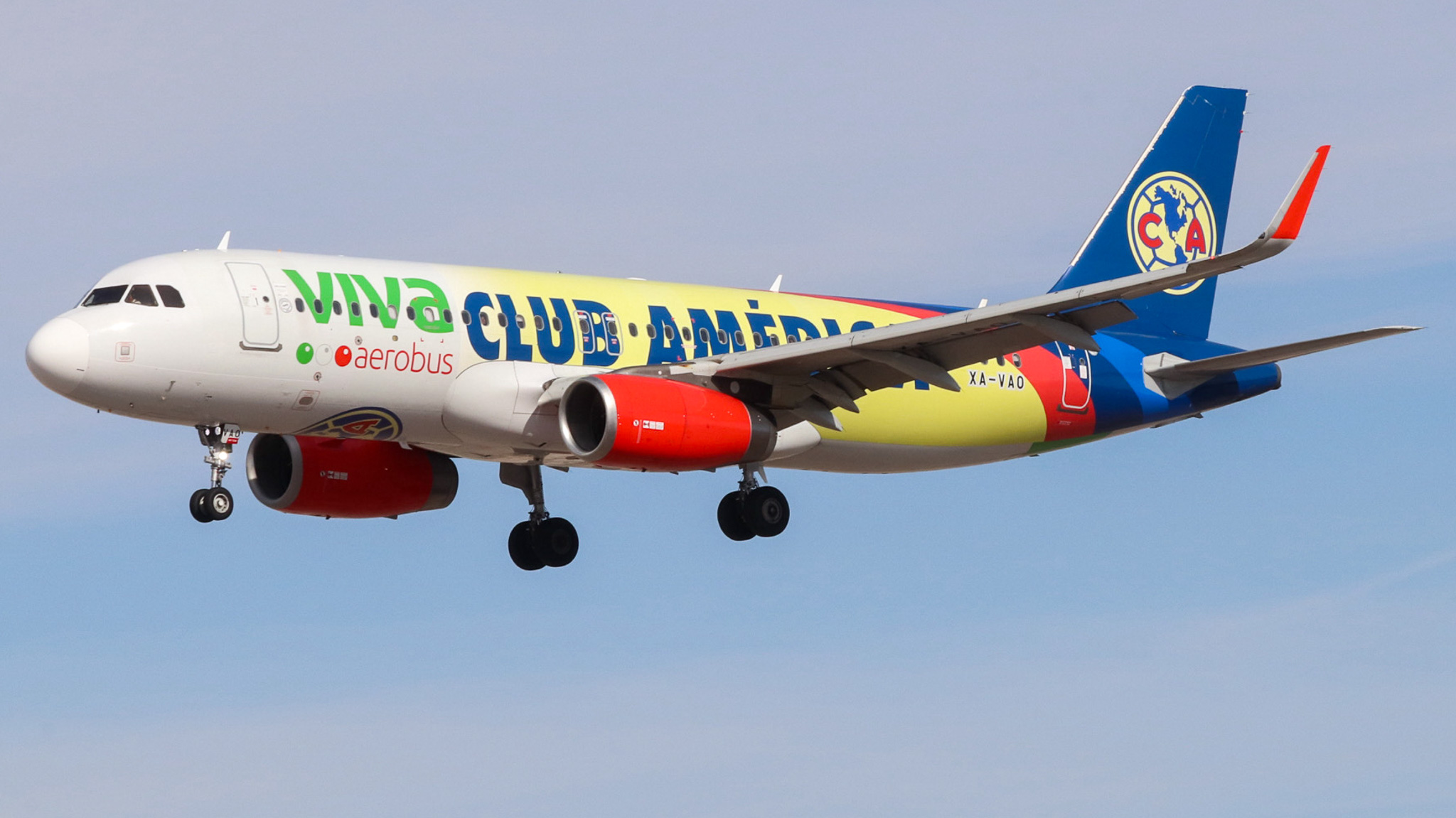 Full size: VivaAerobus Airbus A320 XA-VAO at Harry Reid International Airport