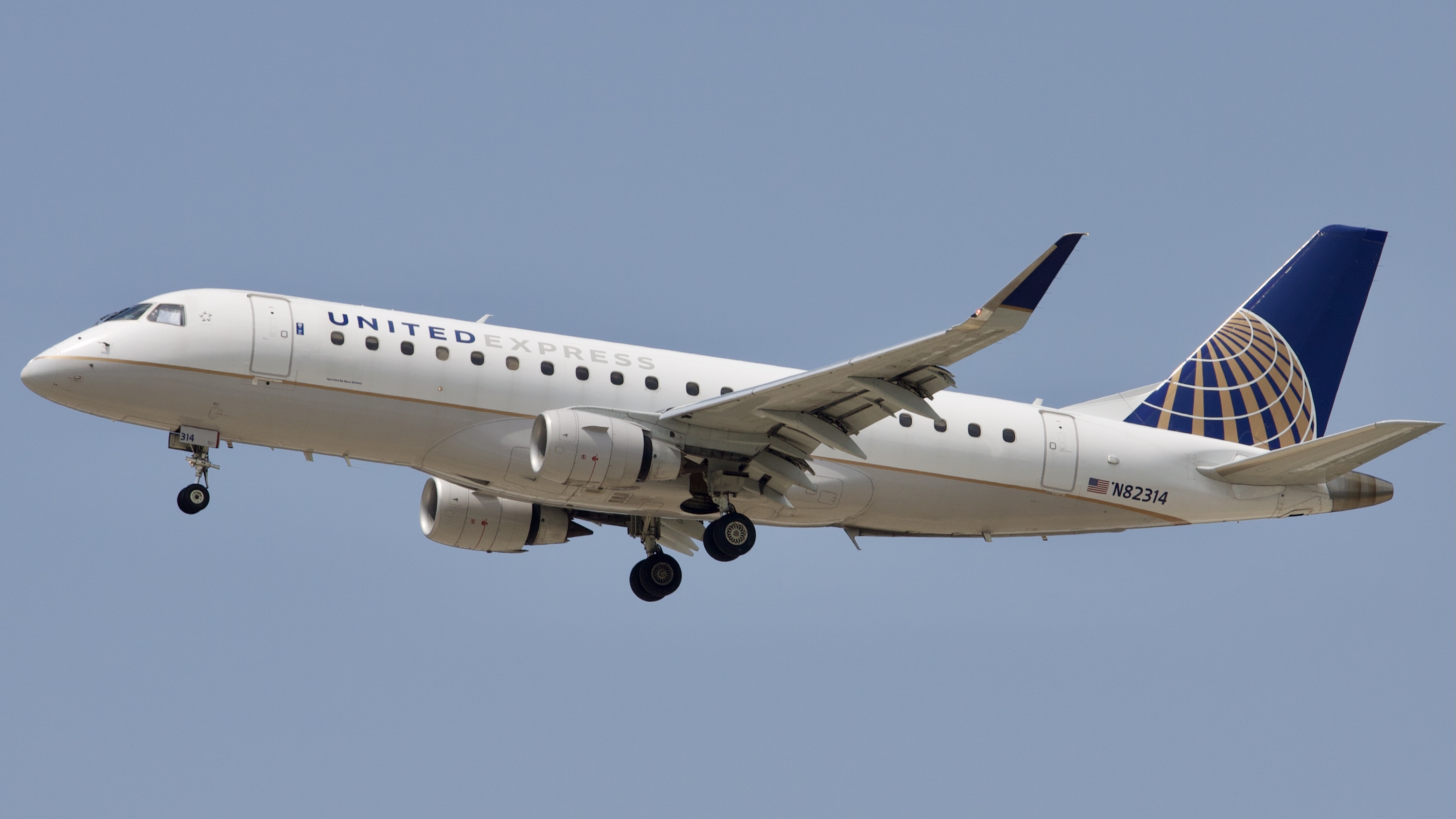 Full size: United Express Embraer E175 N82314 at Houston-George Bush Intercontinental Airport