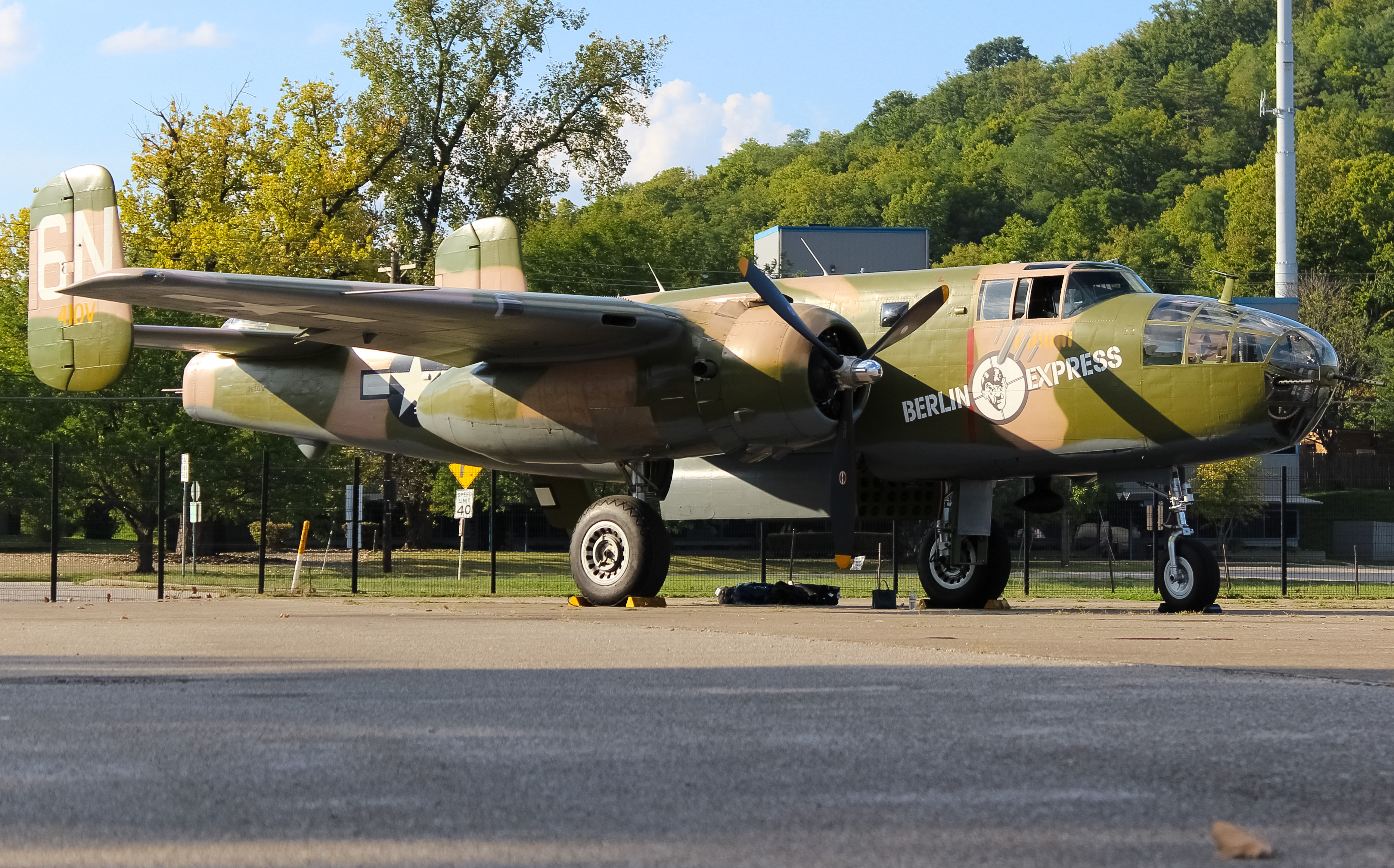 Full size: PRIVATE   North American B-25 Mitchell N10V at Cincinnati Municipal Airport/Lunken Field